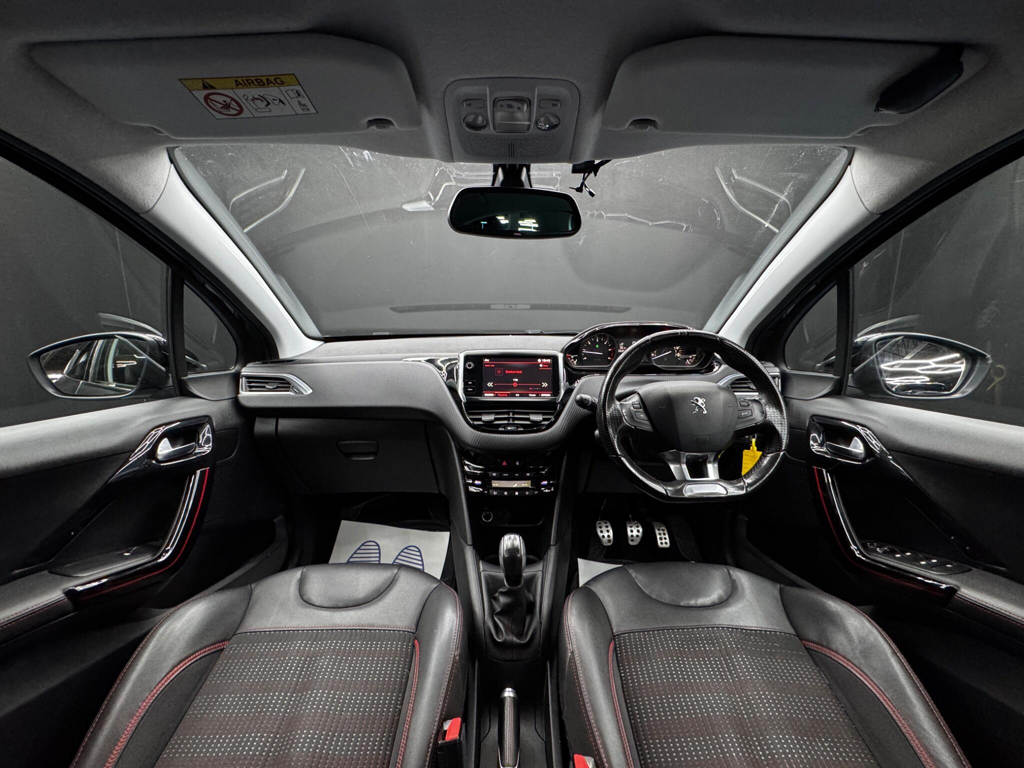 Peugeot 208 view 17