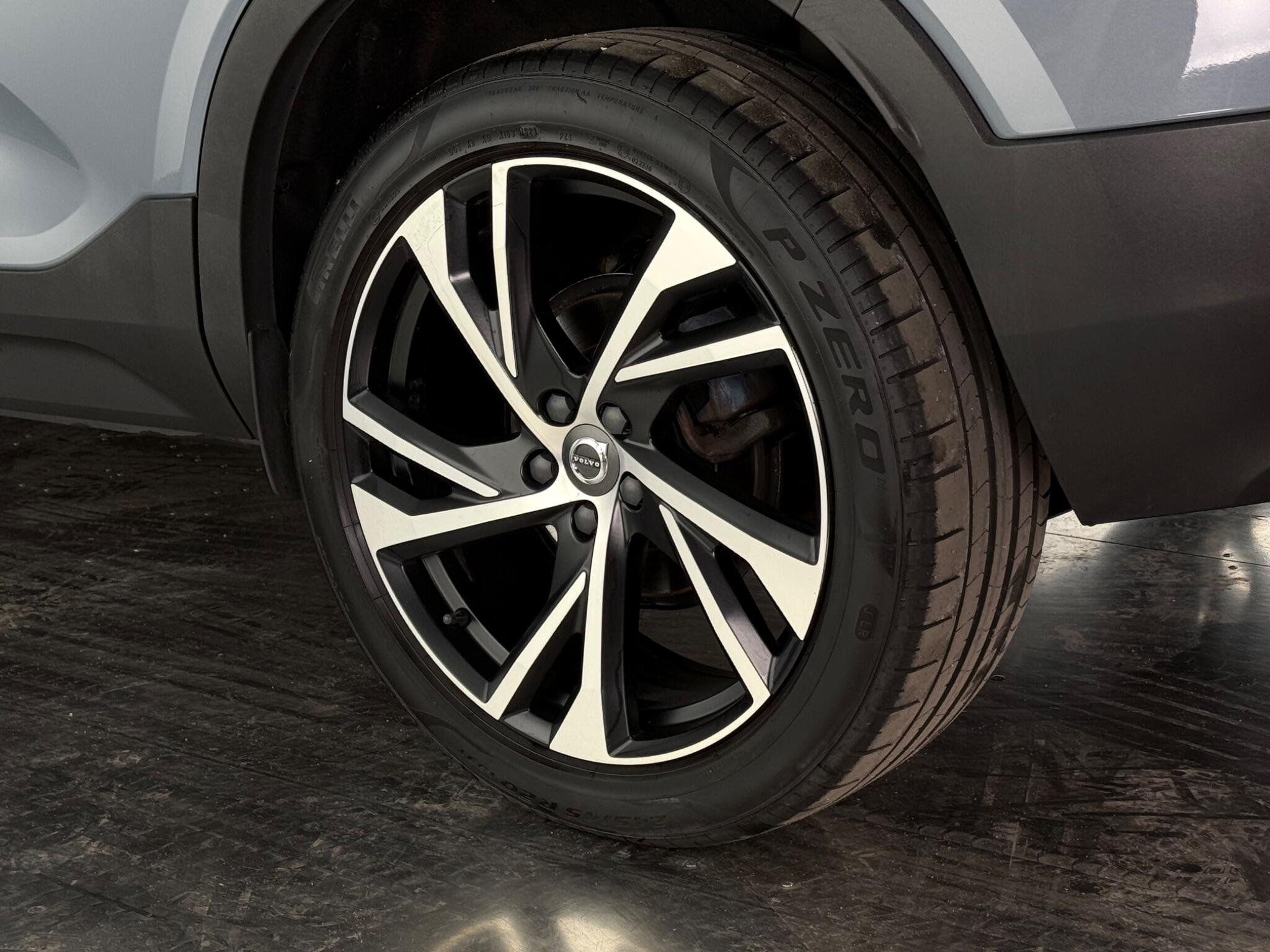 Volvo XC40 view 5