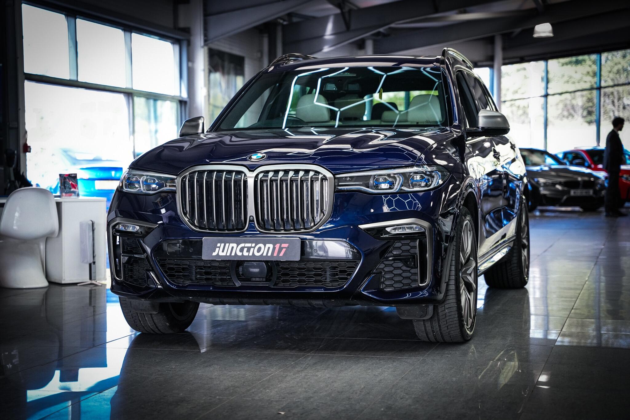 BMW X7 view 12