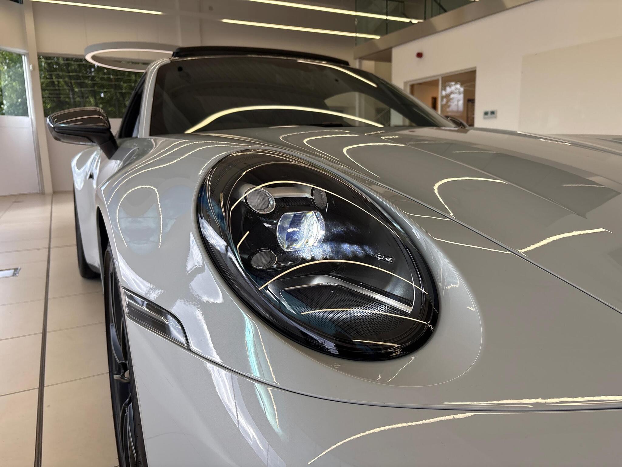 Porsche 911 view 21