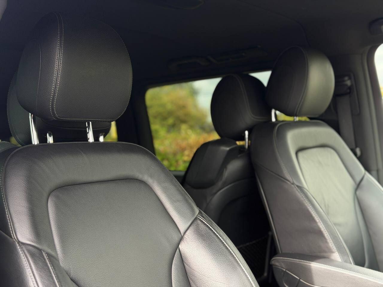 Mercedes-Benz Eqv view 13