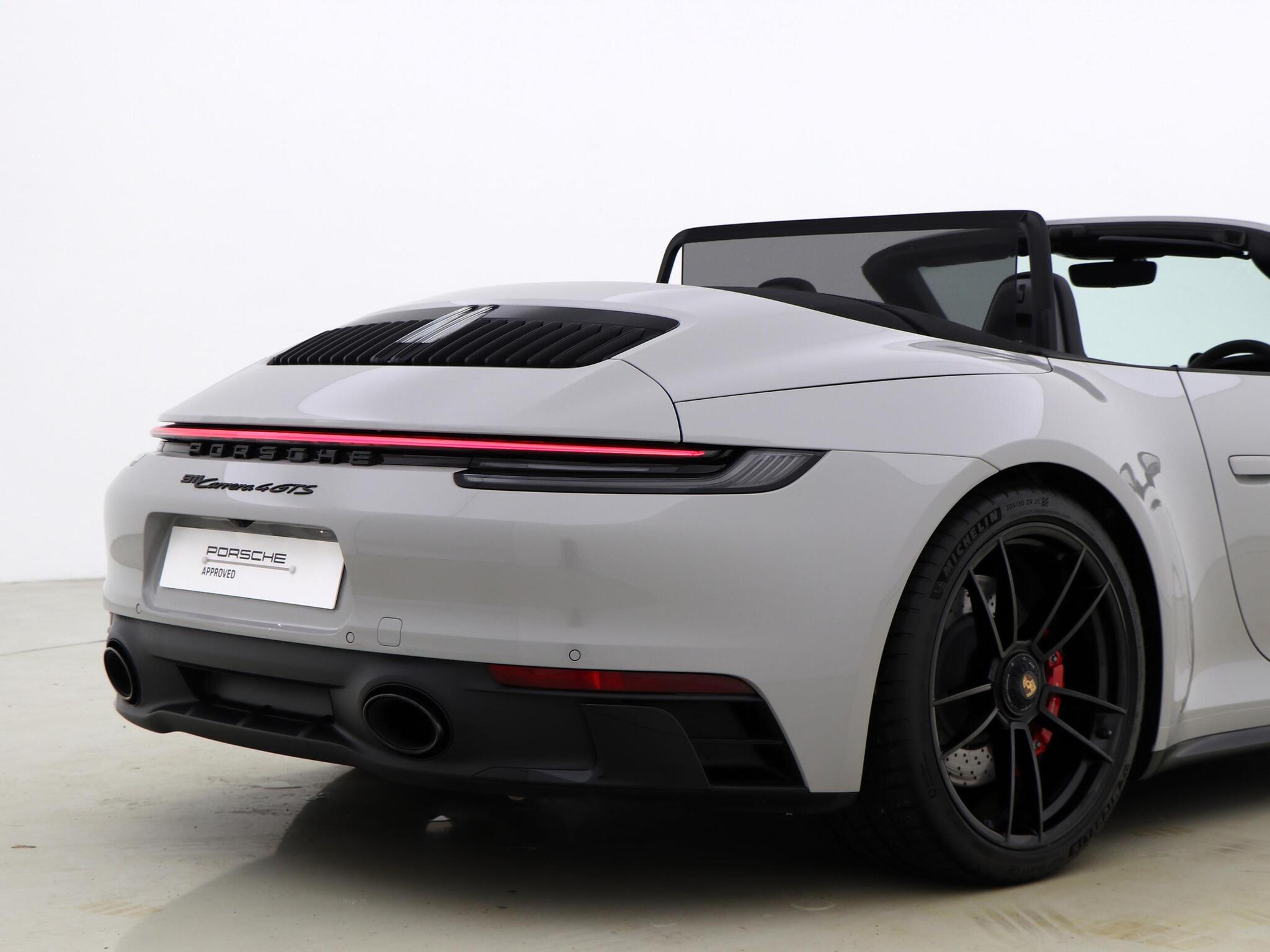 Porsche 911 view 25