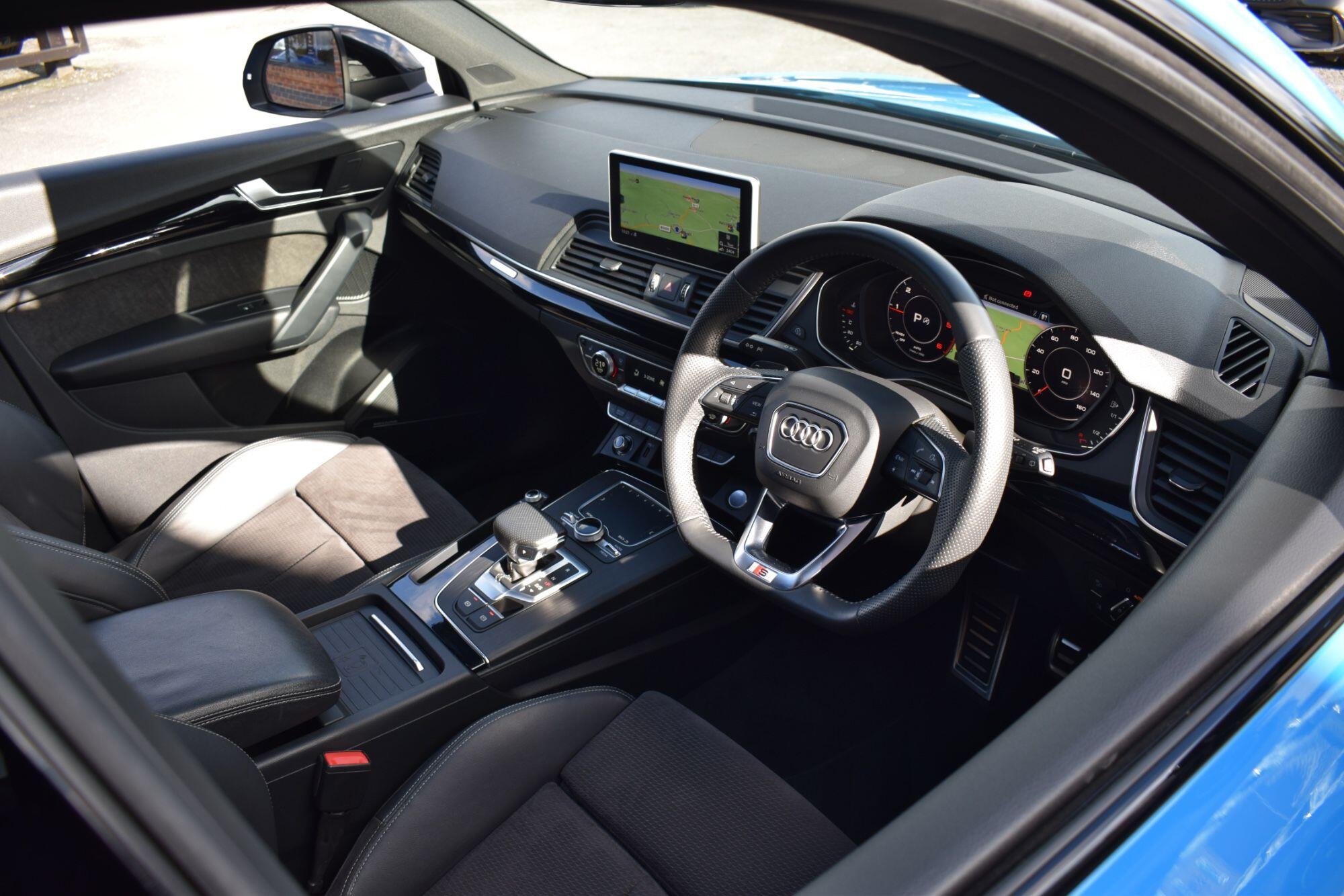 Audi Q5 view 3