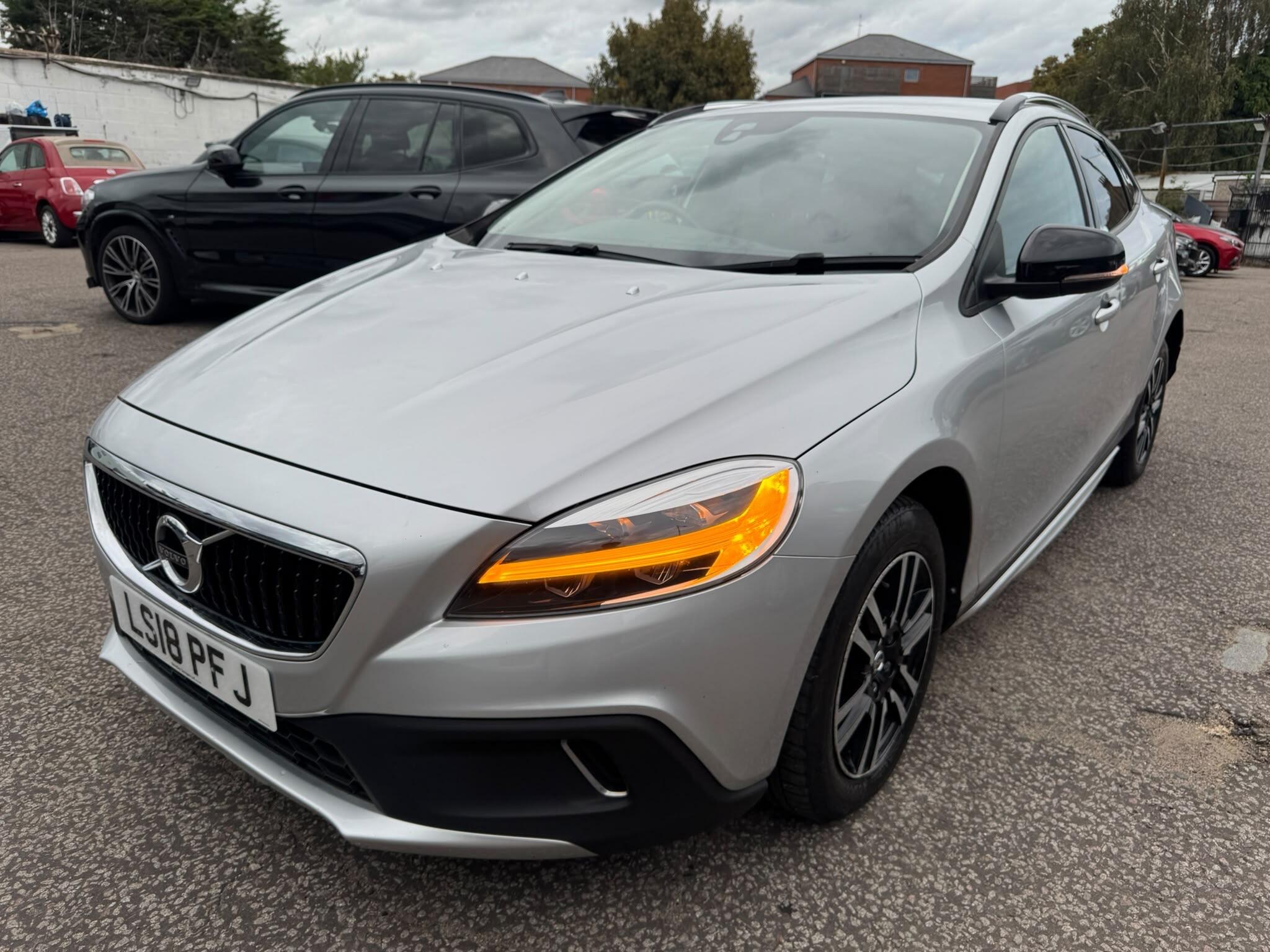 Volvo V40 Cross Country view 9
