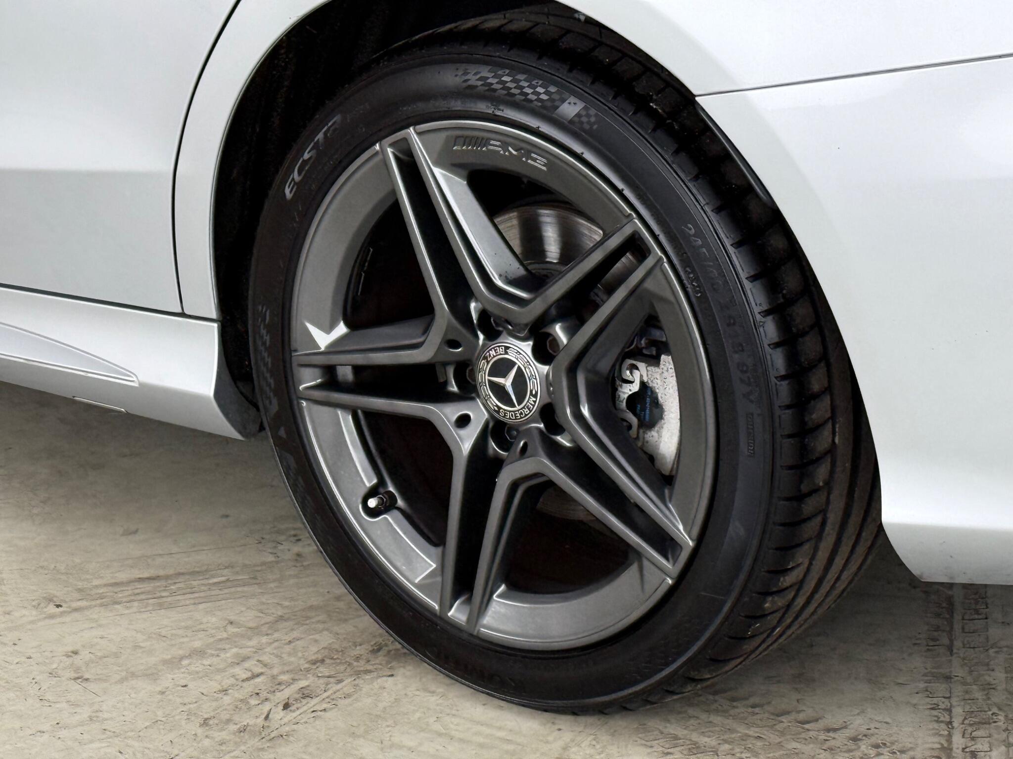 Mercedes-Benz C-Class view 9