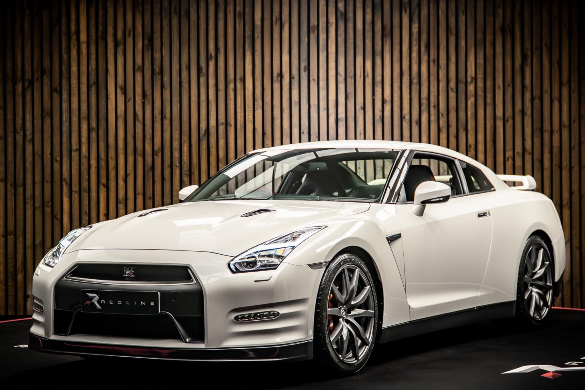 Nissan GT-R view 8