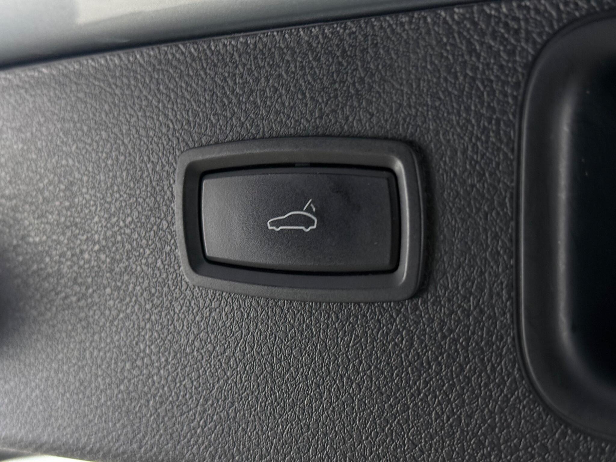 Porsche Macan view 10