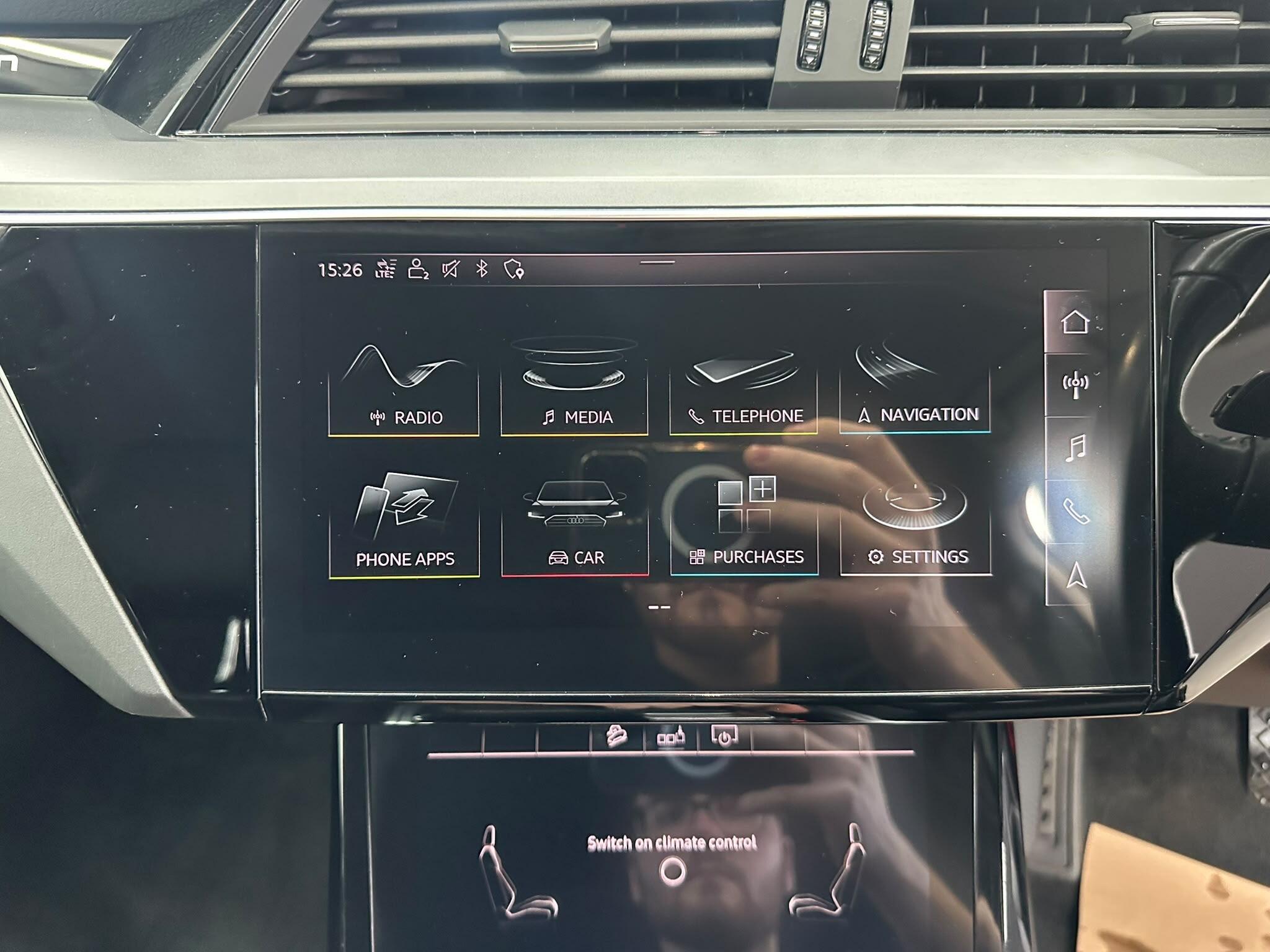 Audi E-Tron view 47