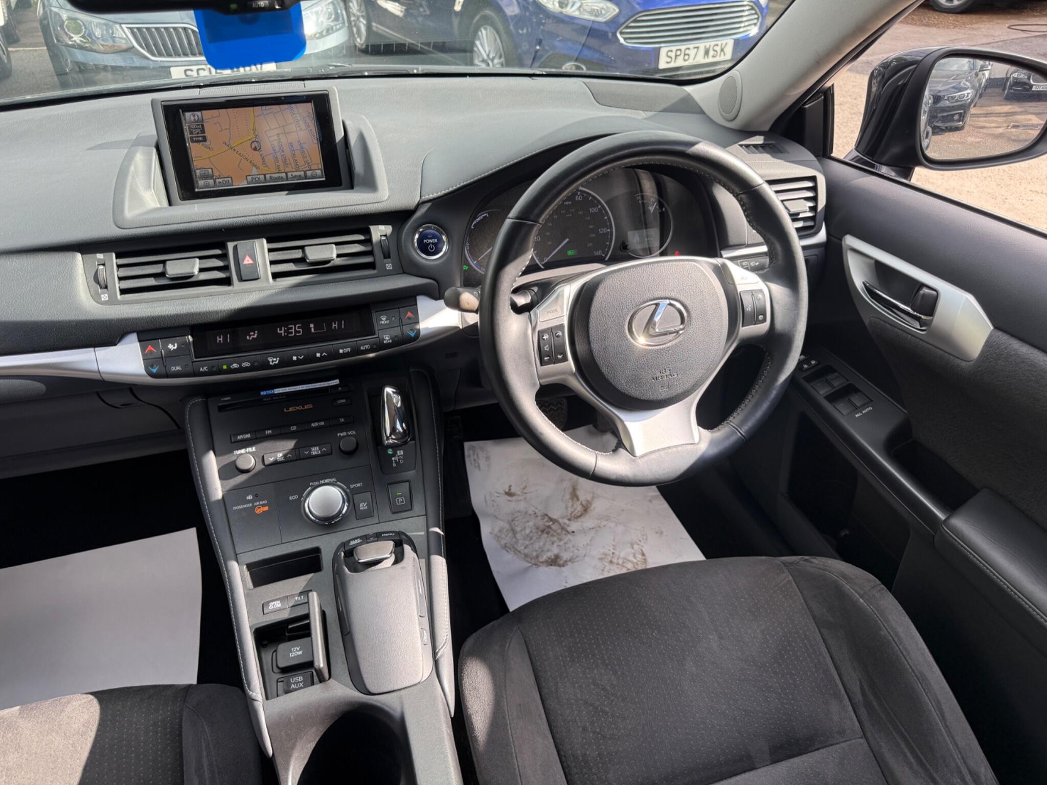 Lexus CT - Image 61