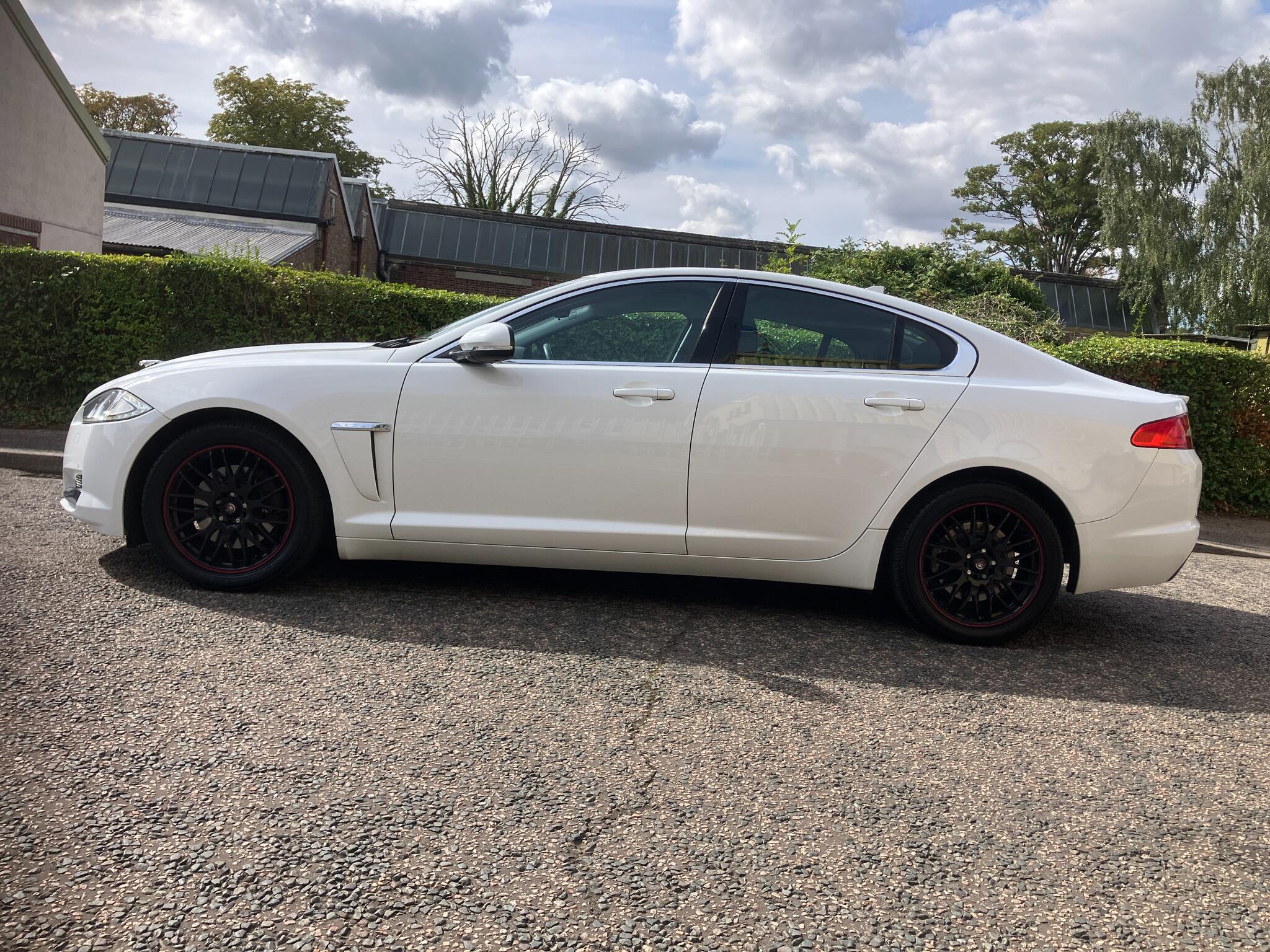 Jaguar XF view 4