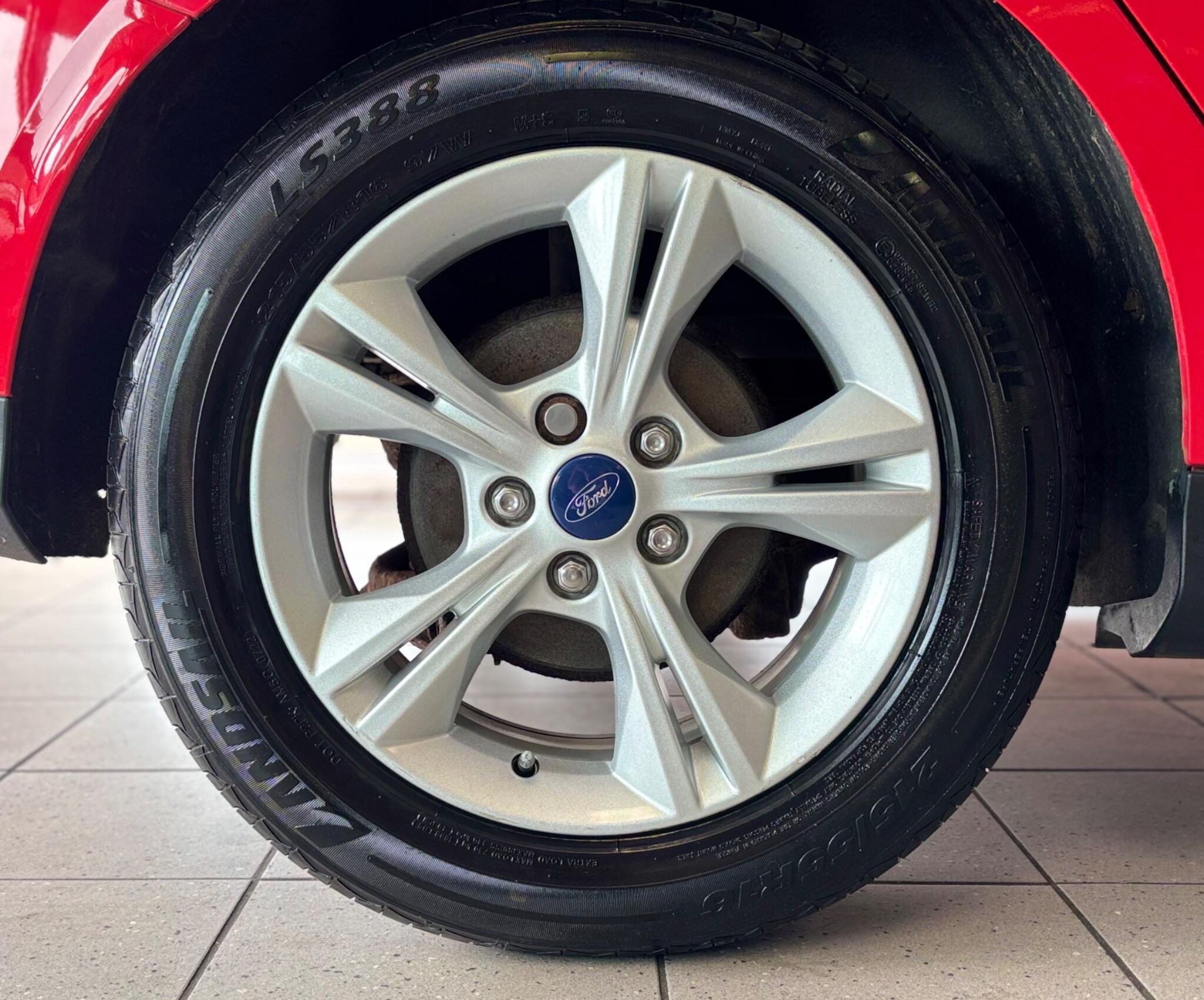 Ford Focus view 17