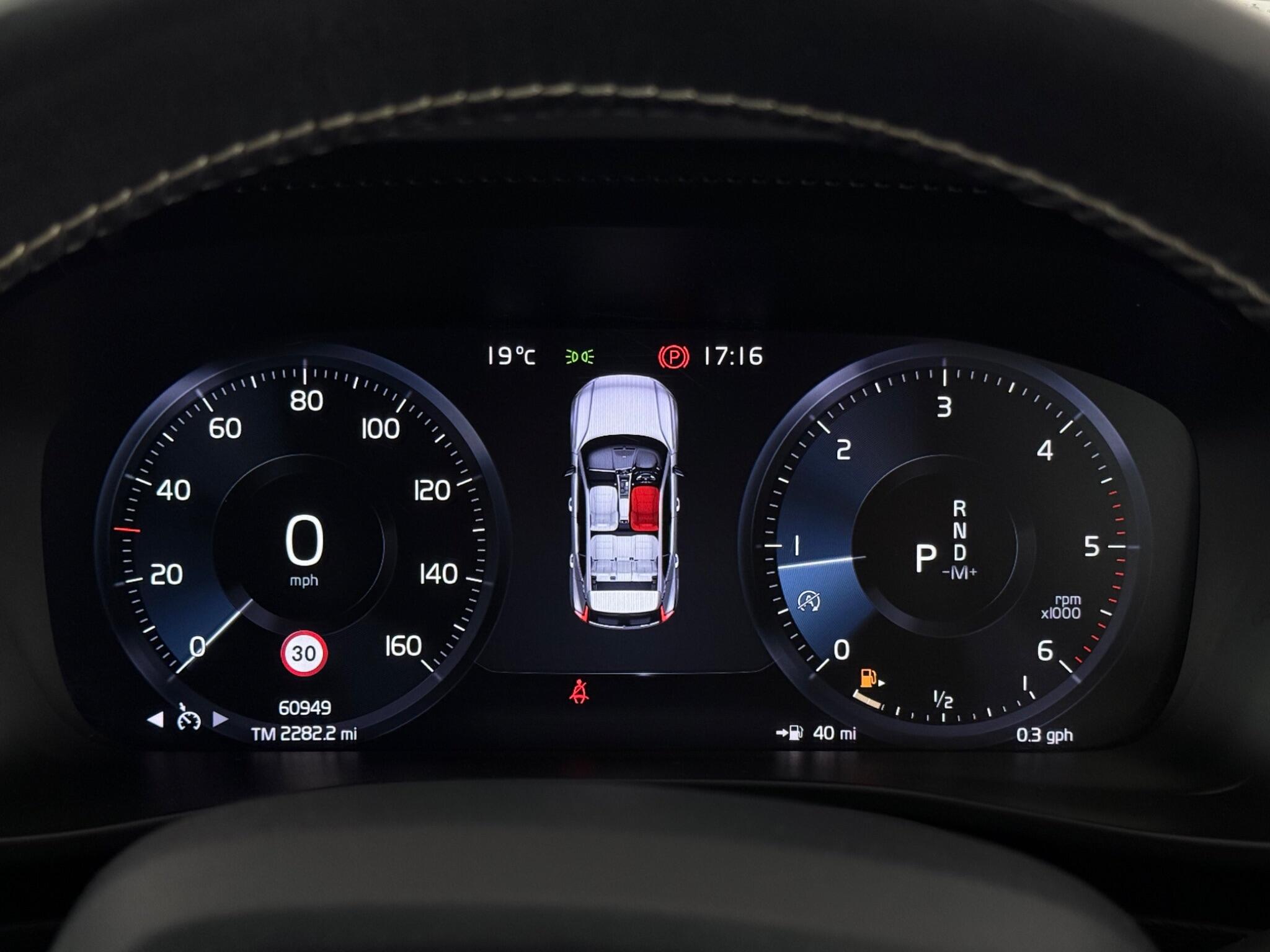 Volvo XC40 view 15