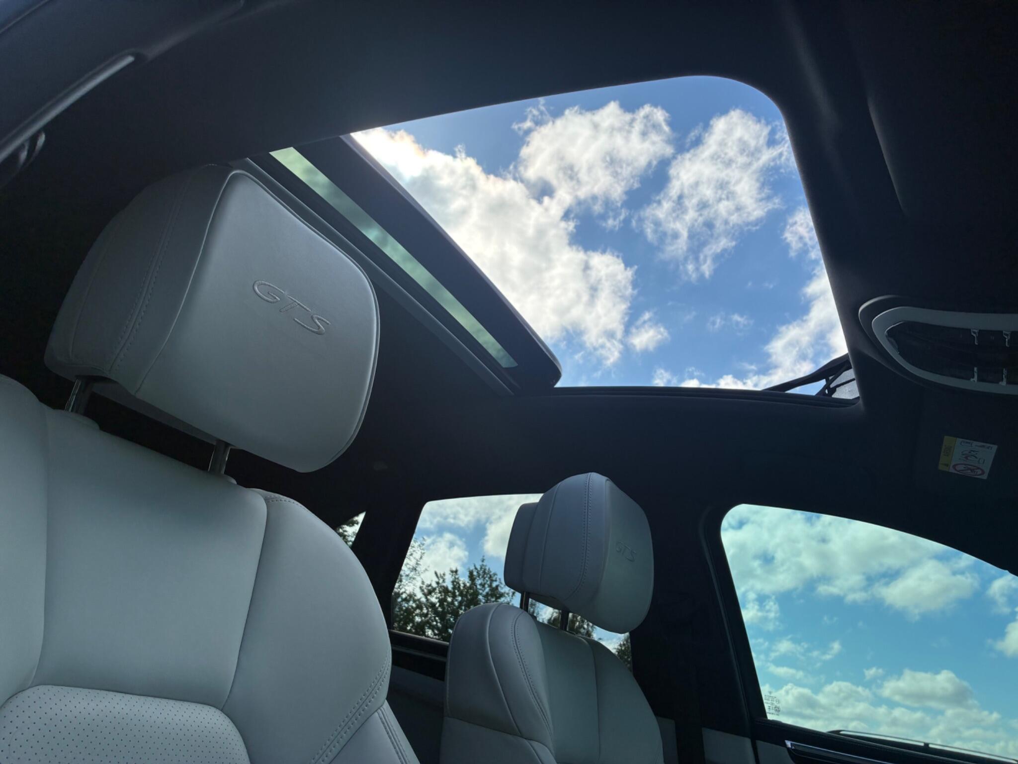 Porsche Macan view 21
