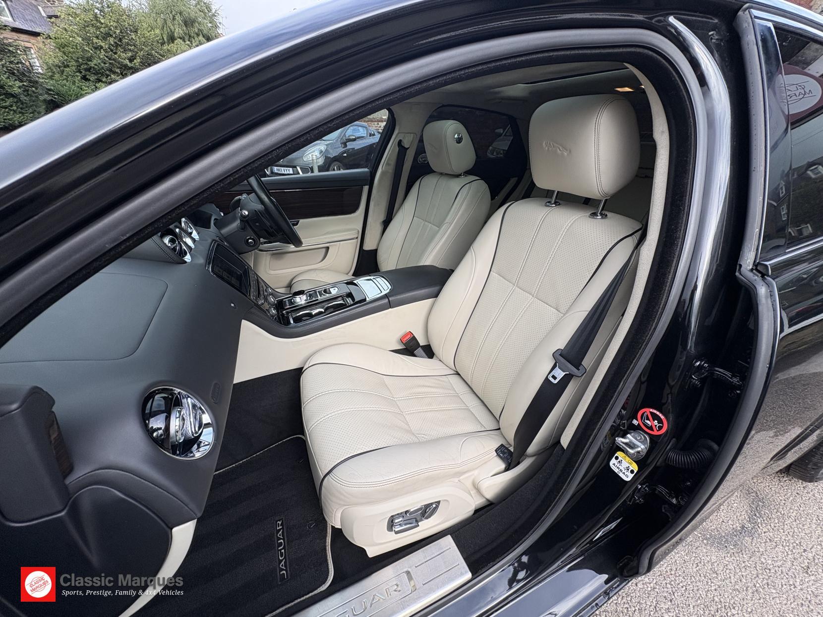 Jaguar XJ view 23