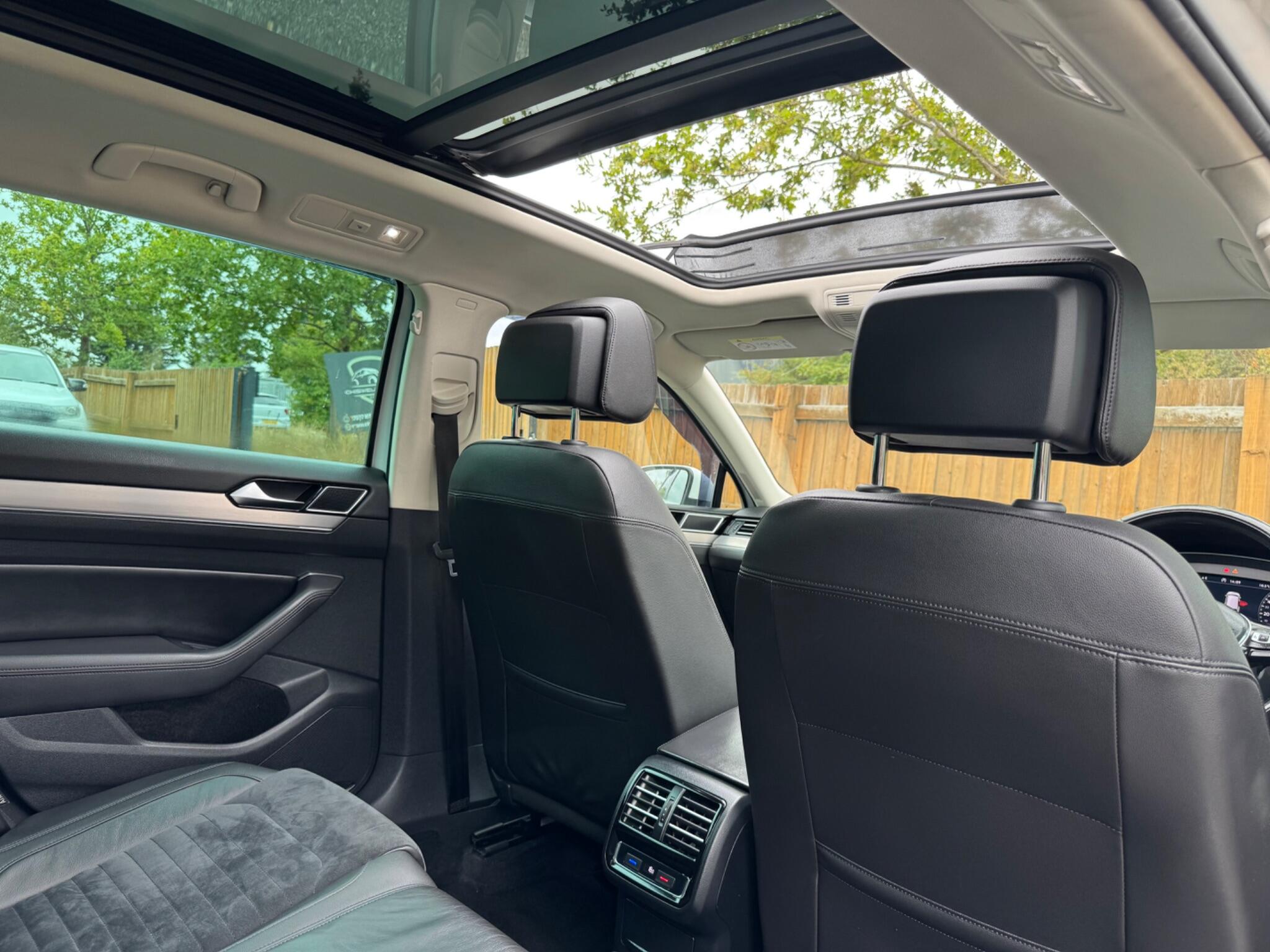 Volkswagen Passat view 23