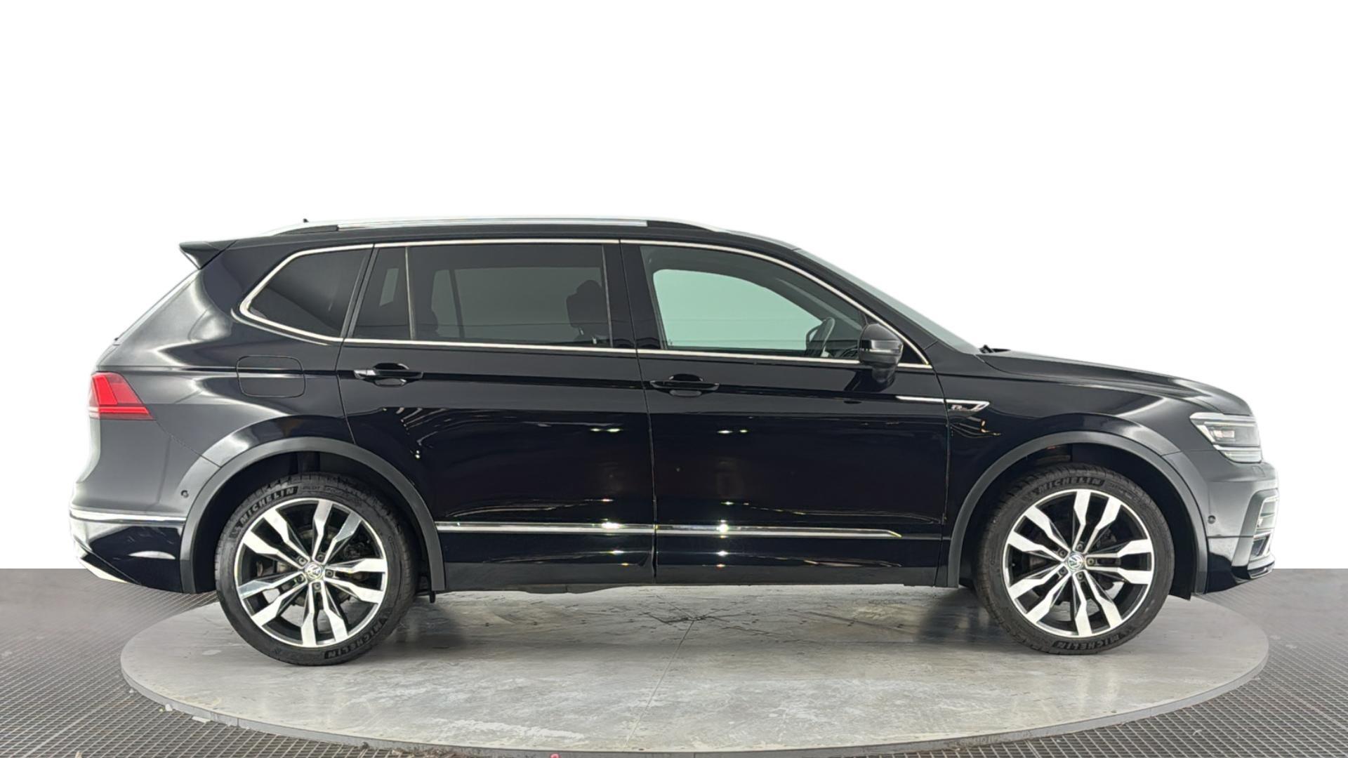 Volkswagen Tiguan Allspace view 3