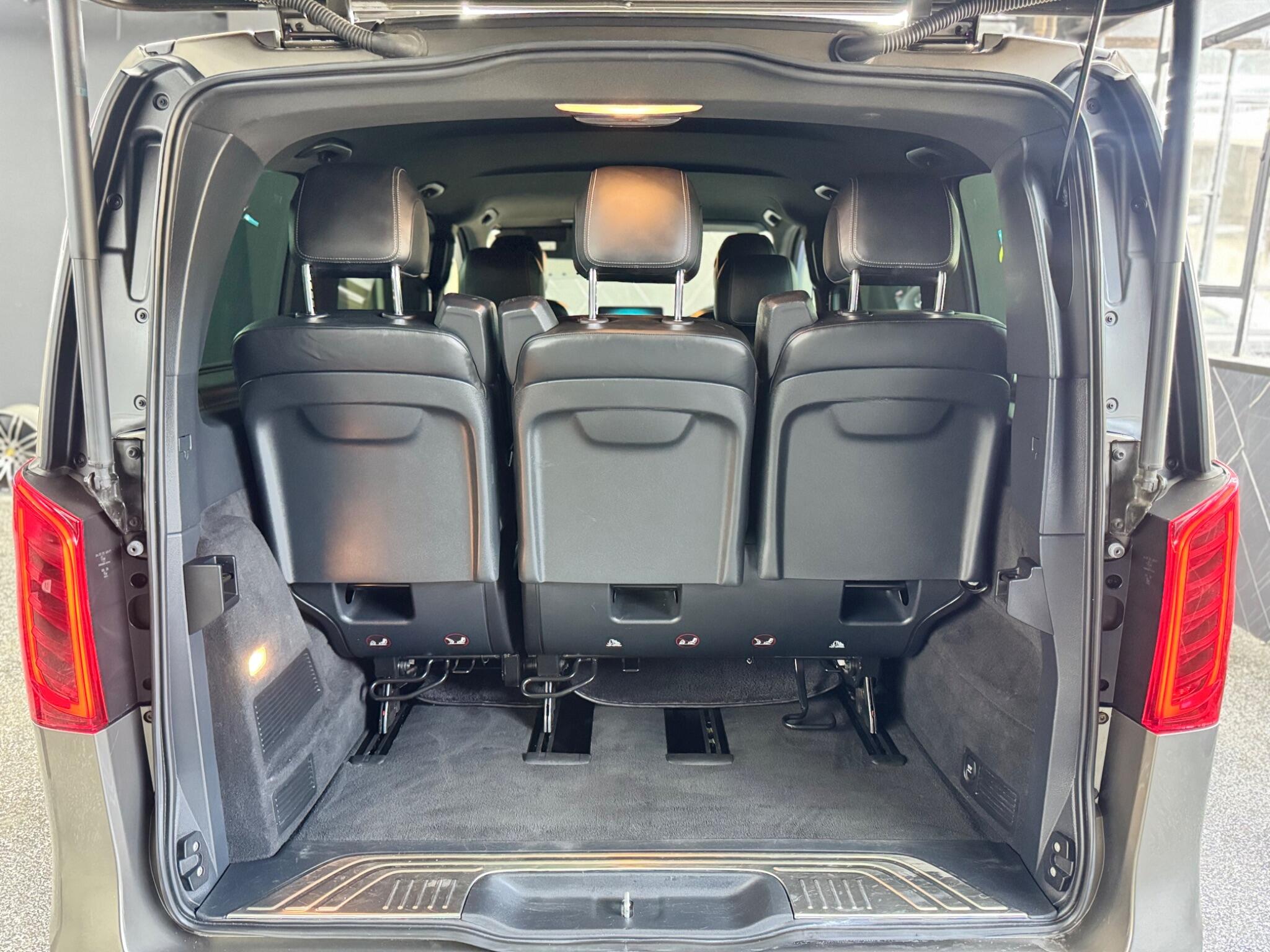 Mercedes-Benz V-Class view 32