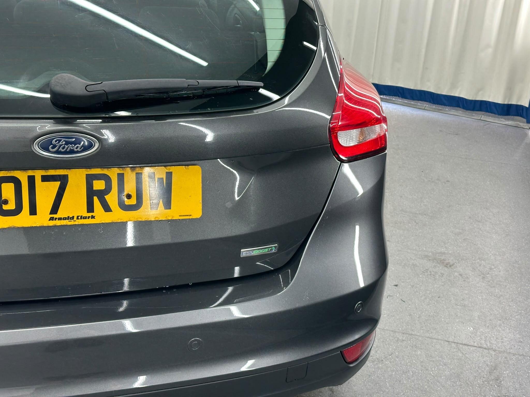 Ford Focus view 11