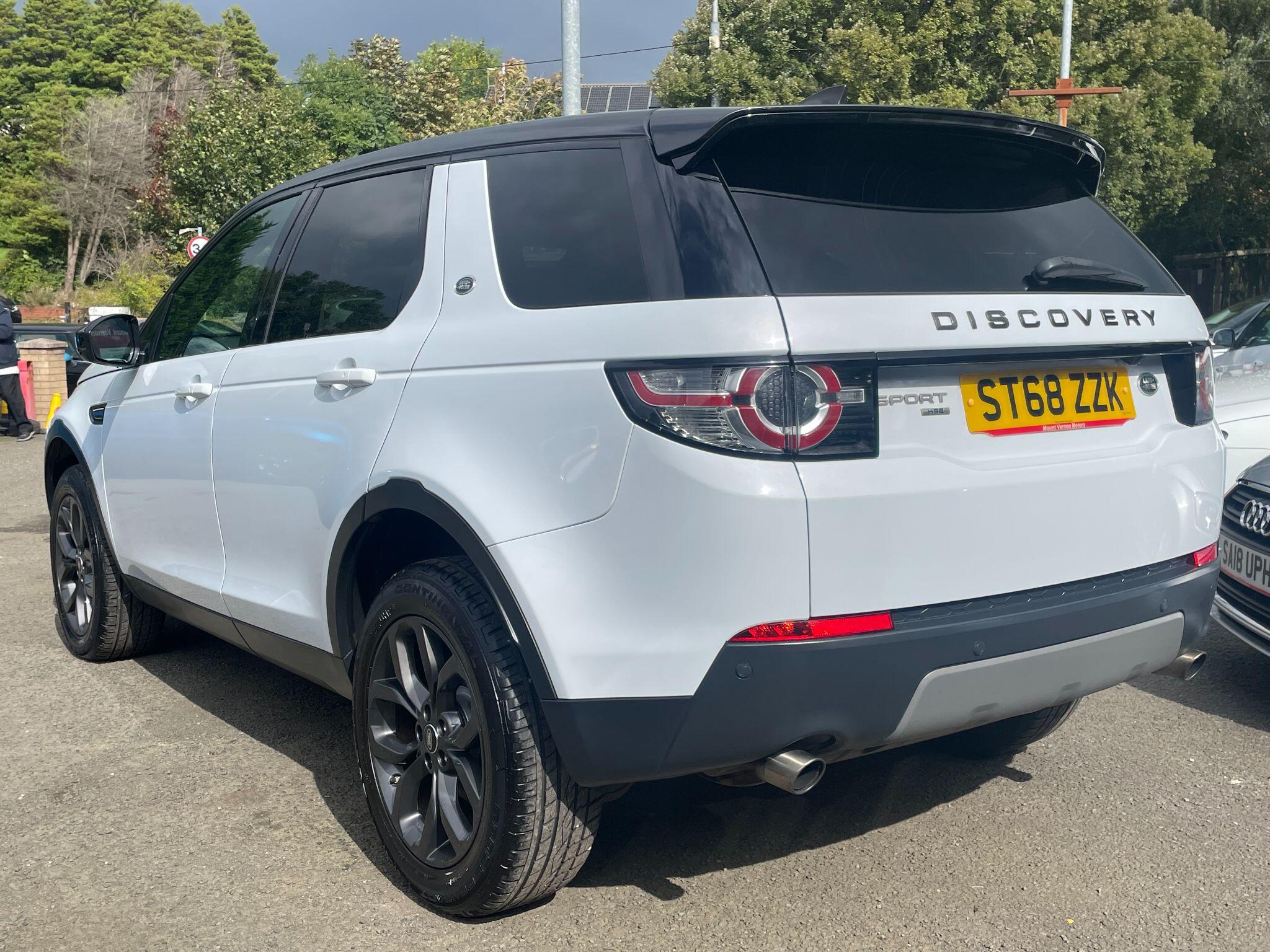 Land Rover Discovery Sport view 11