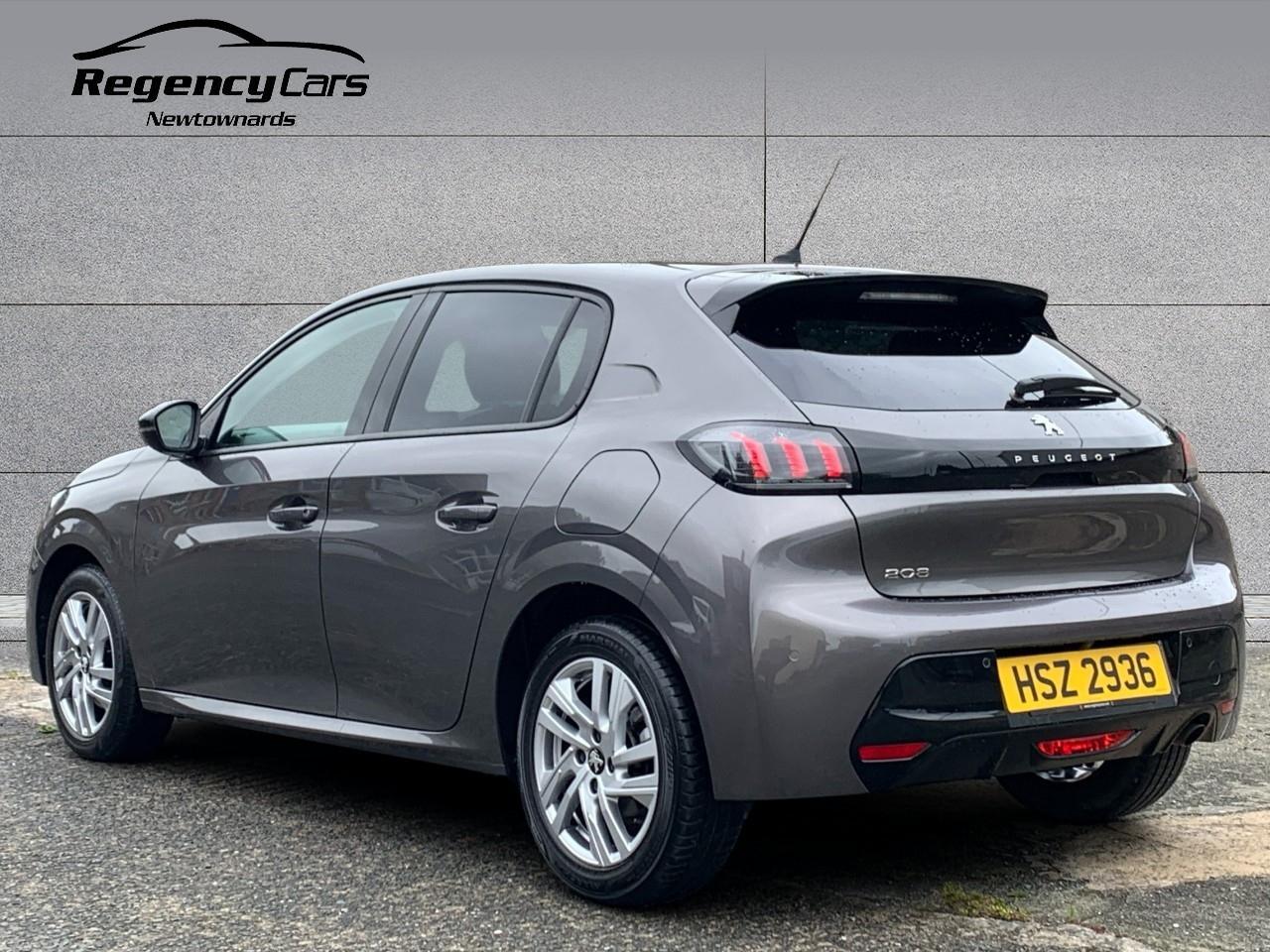 Peugeot 208 view 4