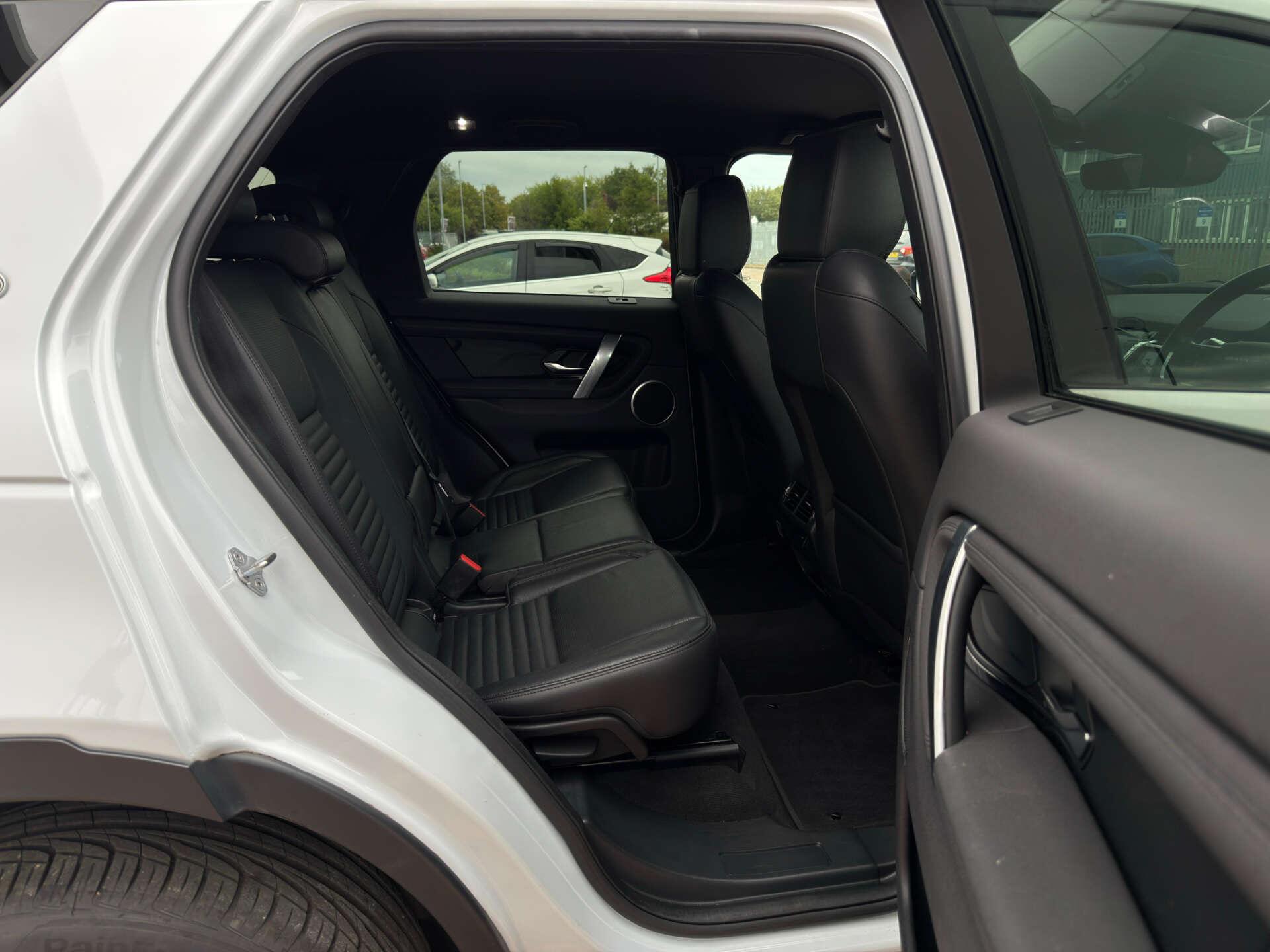 Land Rover Discovery Sport view 32