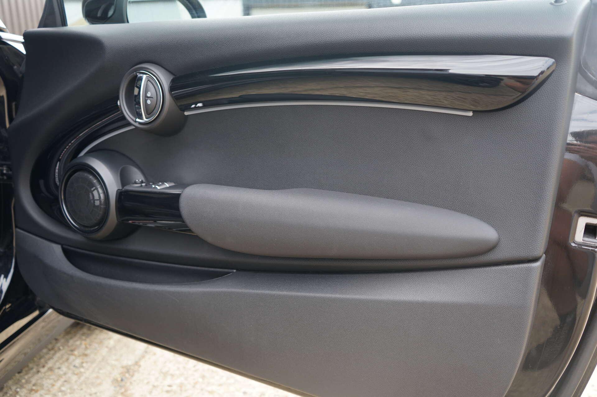 Mini Hatch view 38