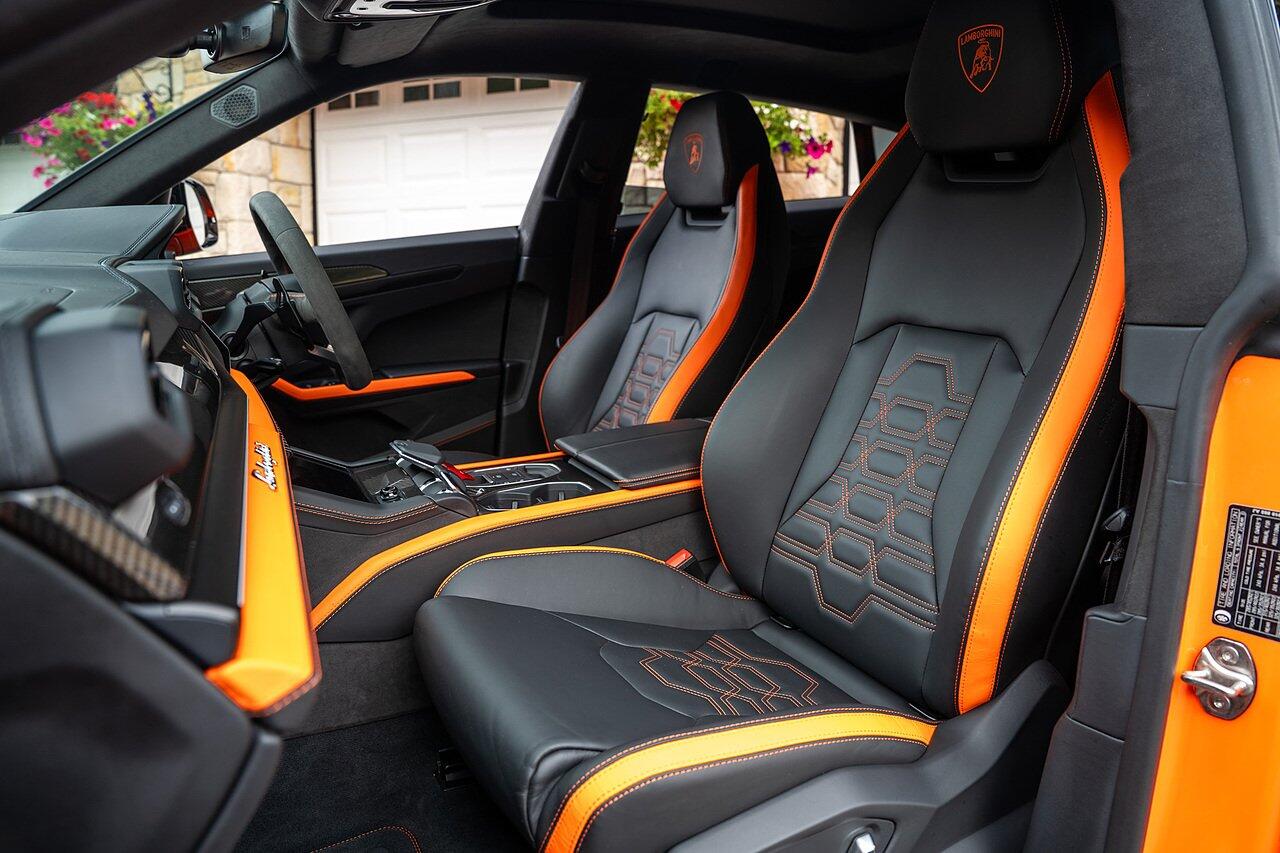 Lamborghini Urus view 78