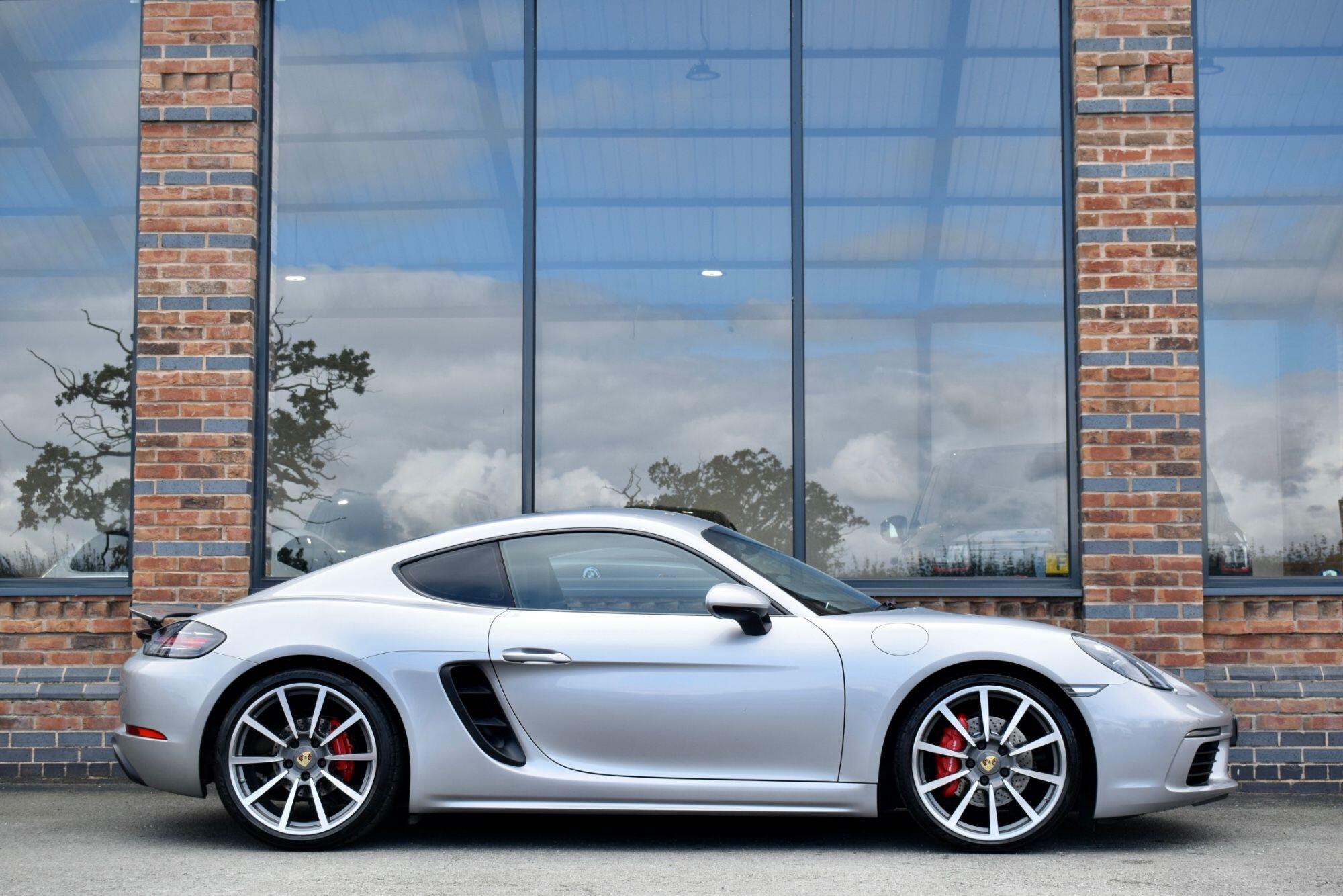 Porsche Cayman view 9