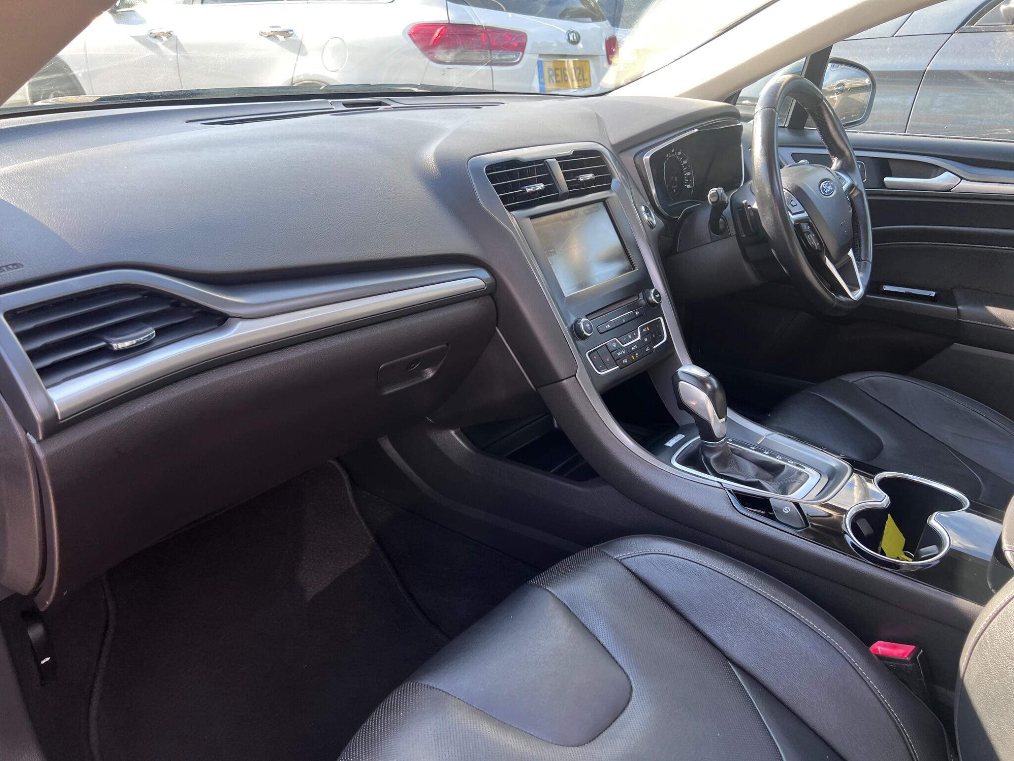 Ford Mondeo view 30