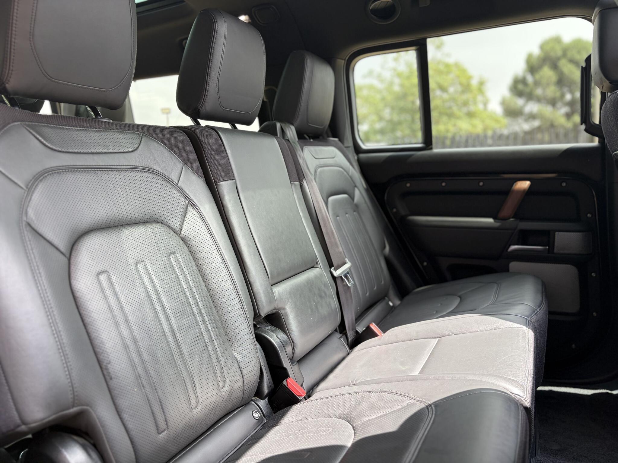 Land Rover Defender 130 view 28