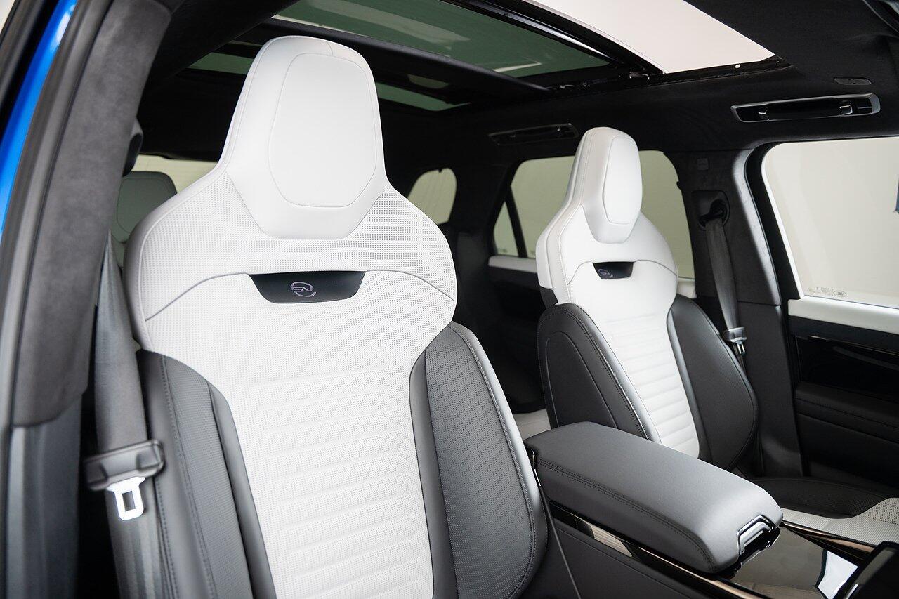Land Rover Range Rover Sport view 2