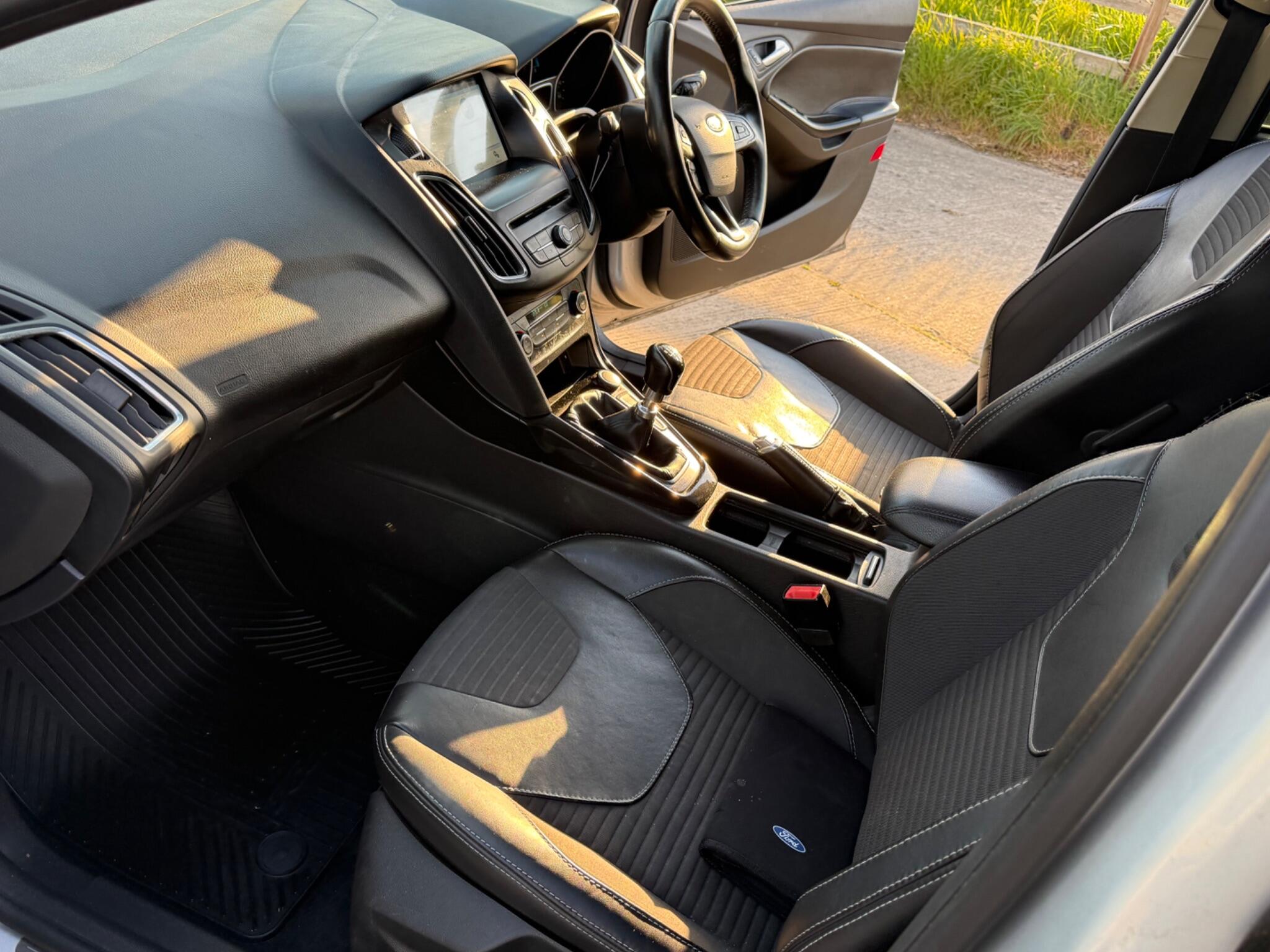 Ford Focus 1.5T EcoBoost Titanium X Euro 6 (s/s) 5dr — photo 62 of 126