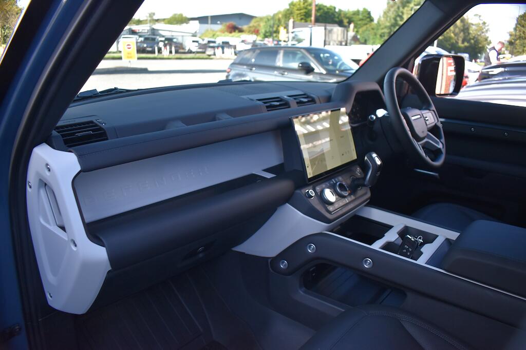 Land Rover Defender view 34