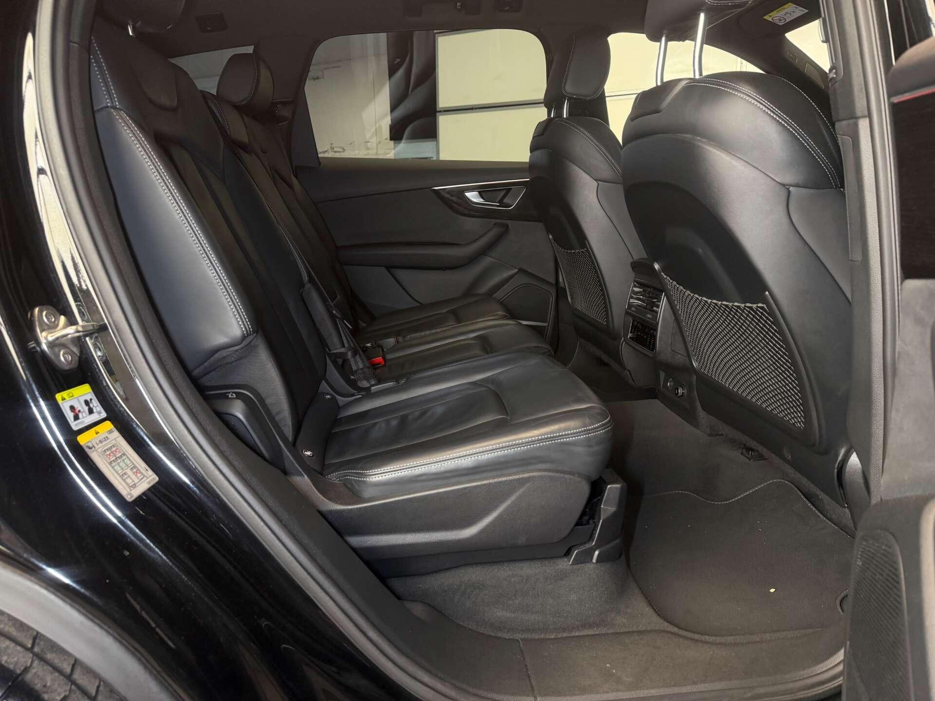 Audi Q7 view 15