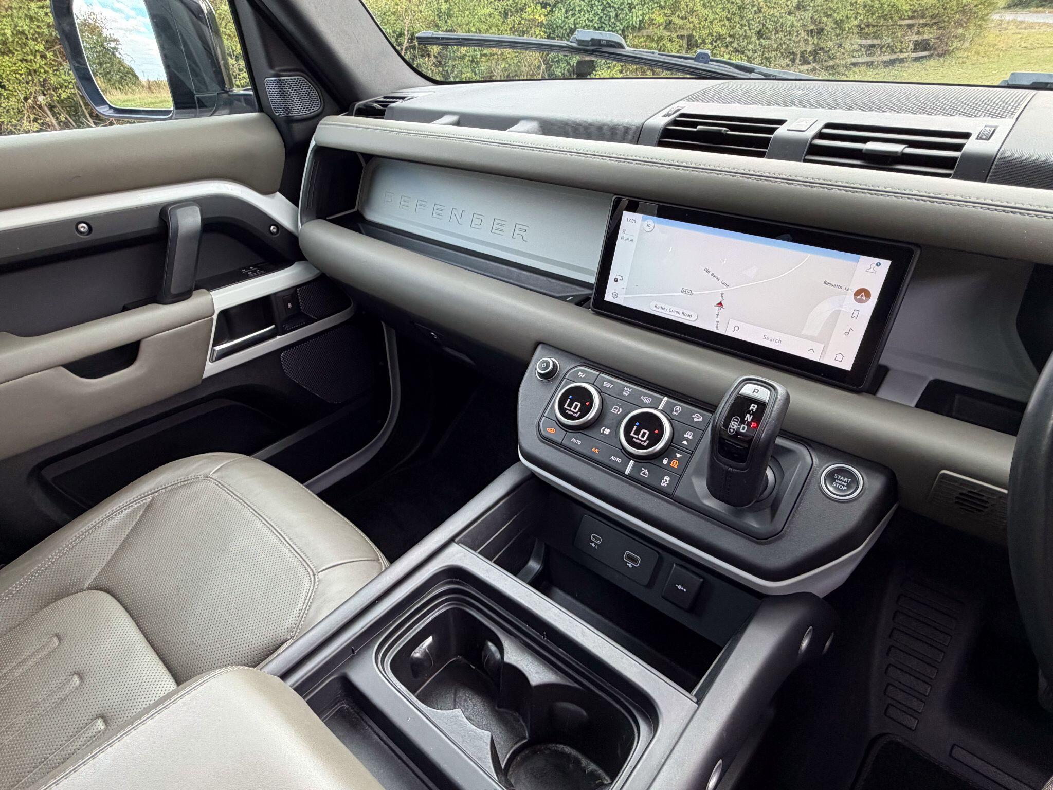 Land Rover Defender 110 view 6