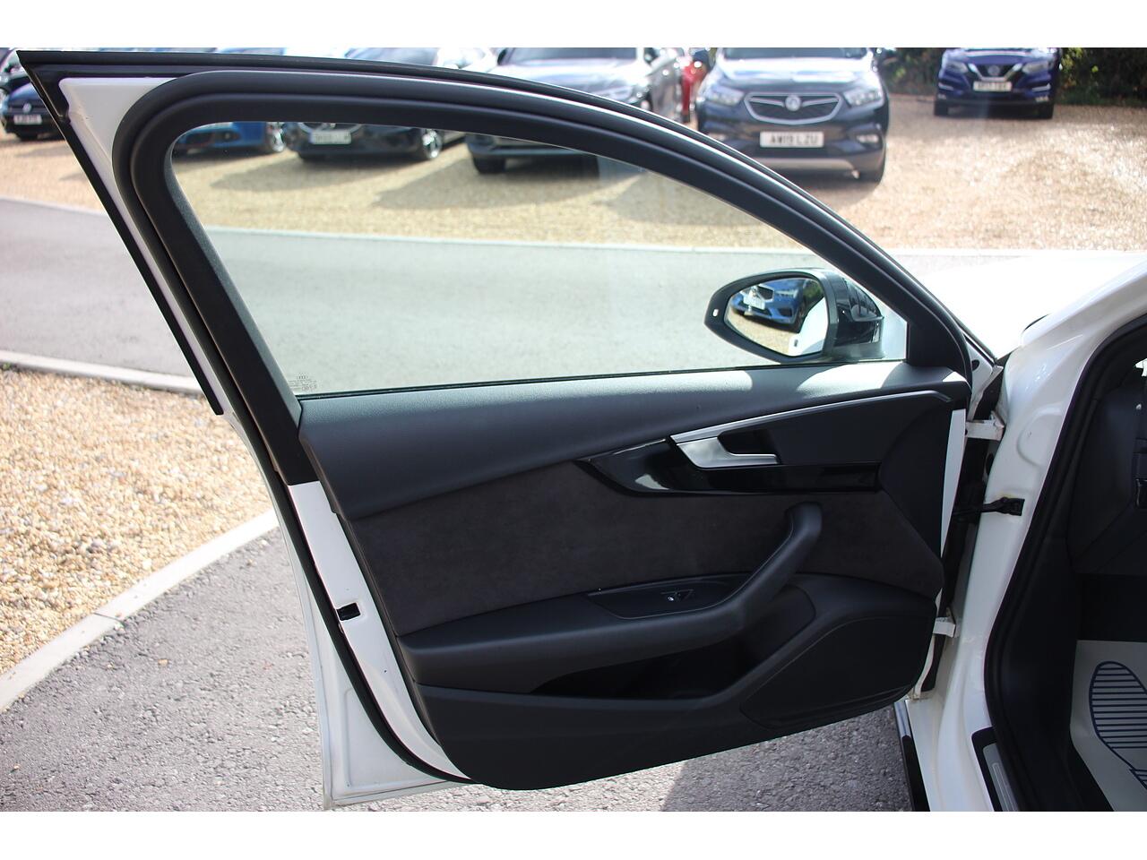 Audi A4 Avant view 41