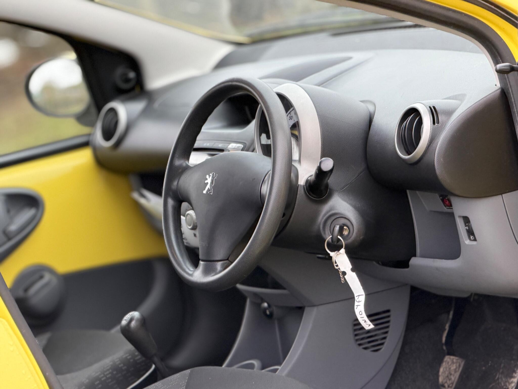 2010 Peugeot 107 1.0 12V Urban Euro 4 5dr image 24