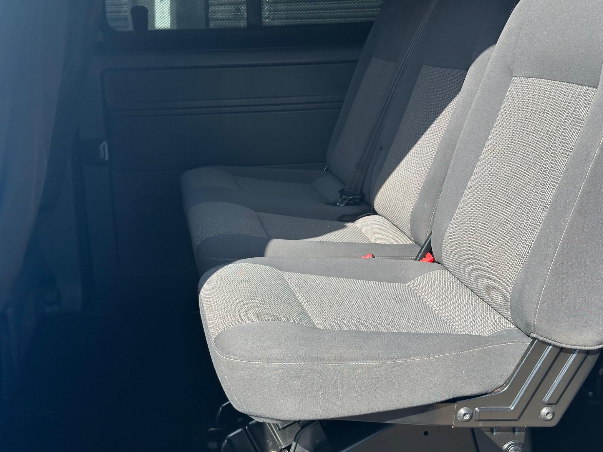 Volkswagen Transporter view 12