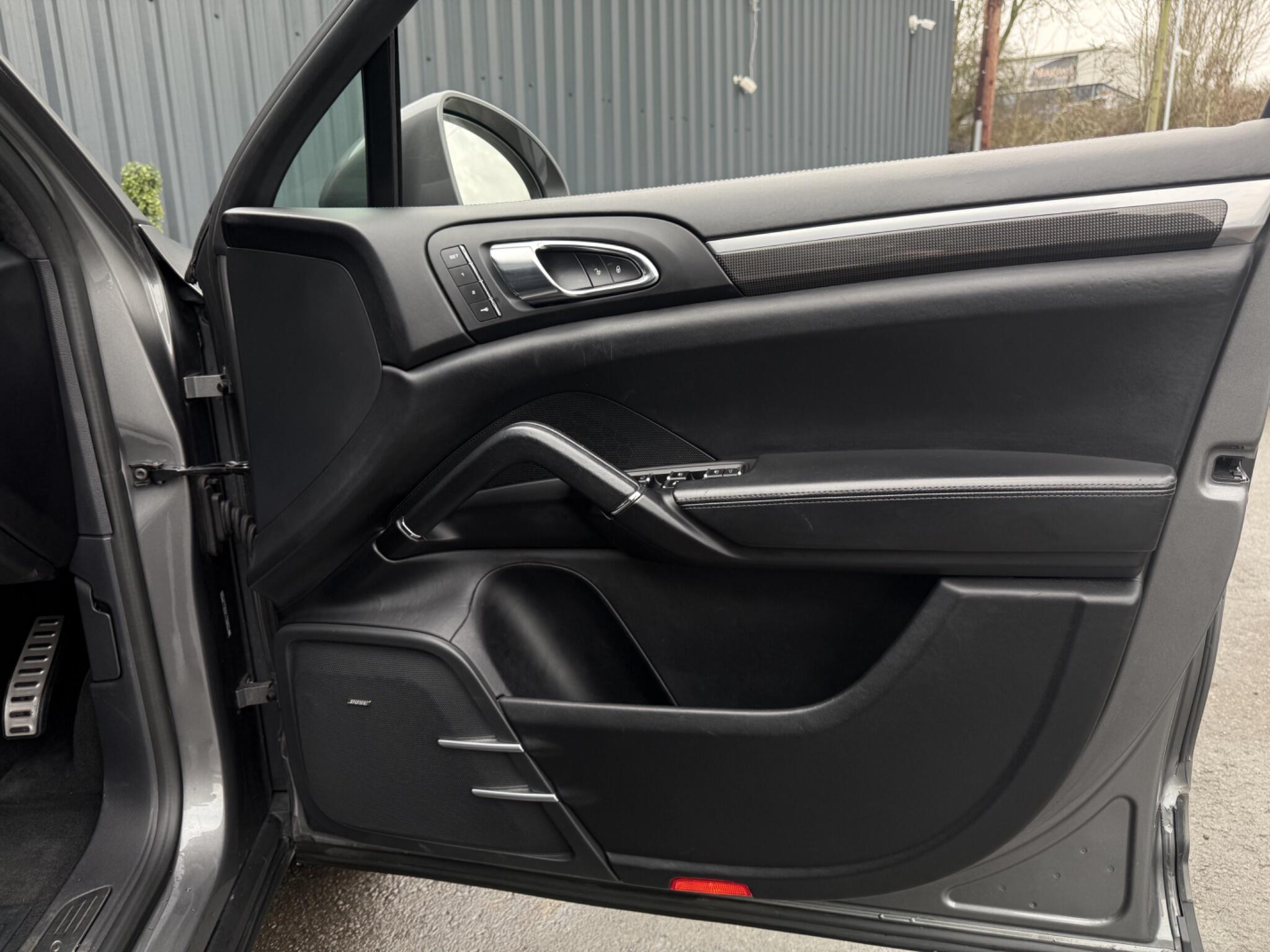 Porsche Cayenne view 30