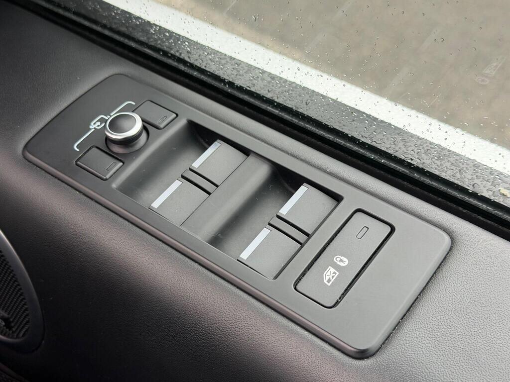 Land Rover Discovery view 57