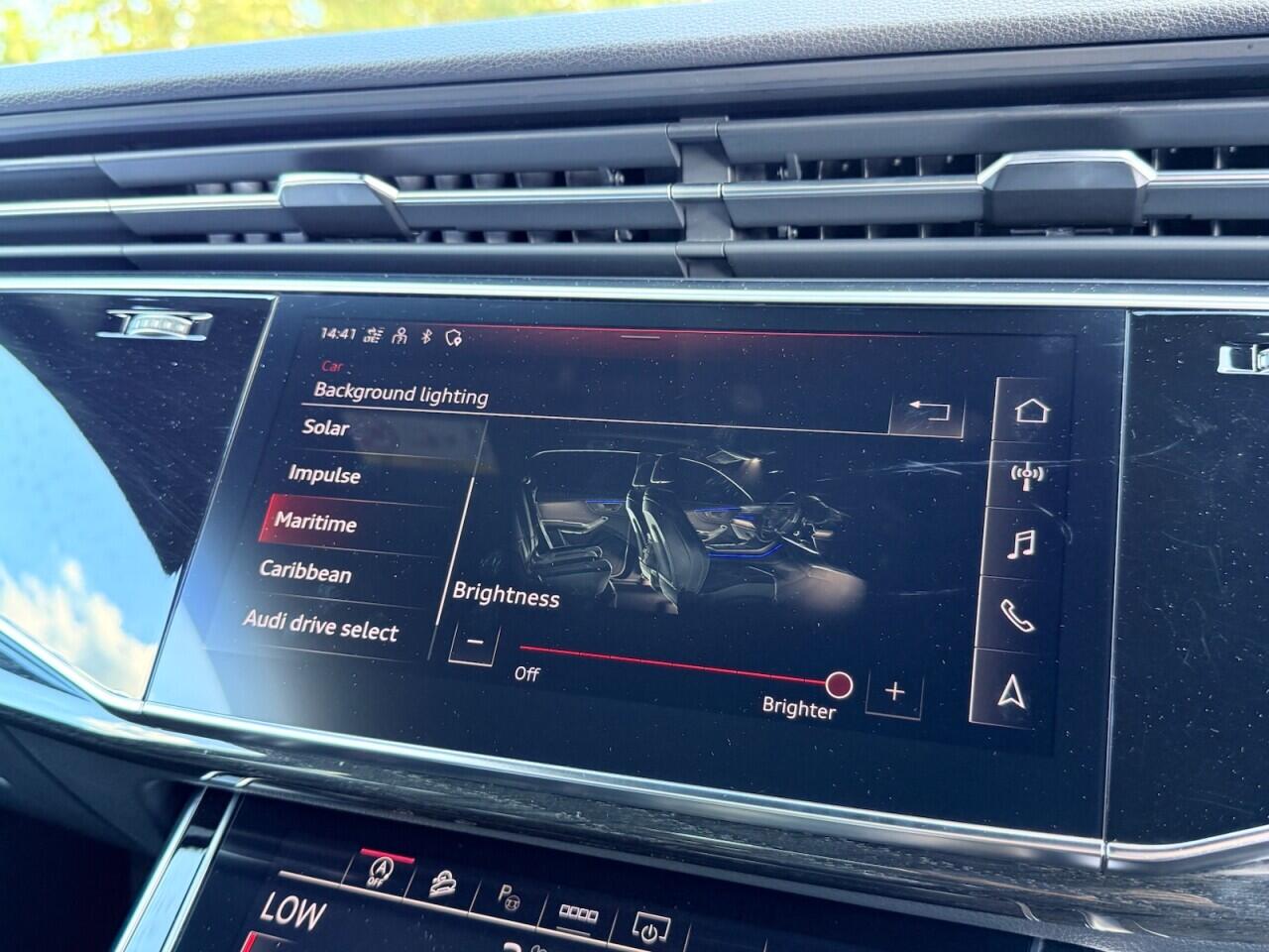 Audi Q8 view 28