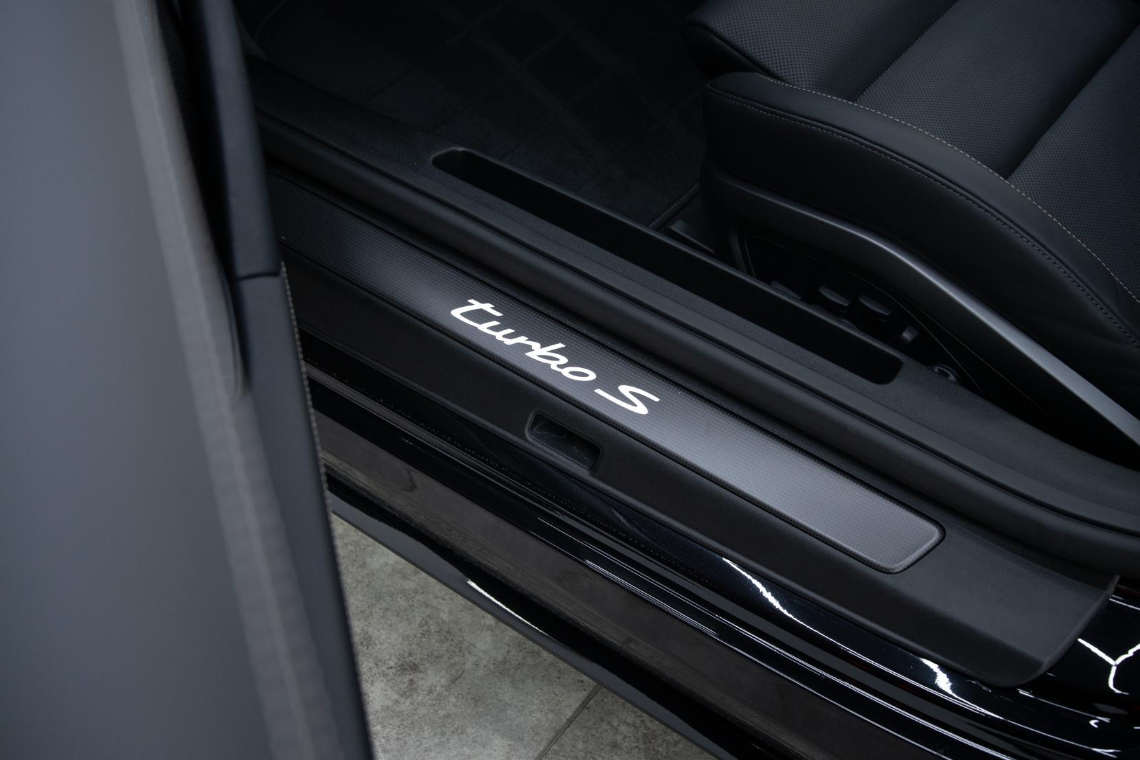 Porsche 911 view 27