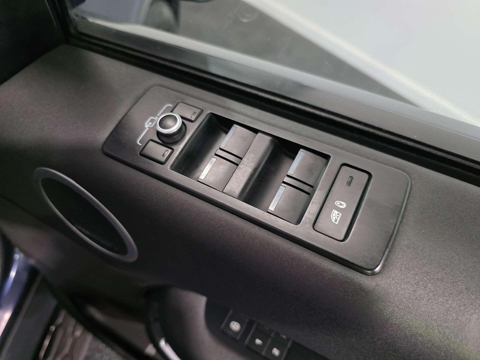 Land Rover Discovery view 29