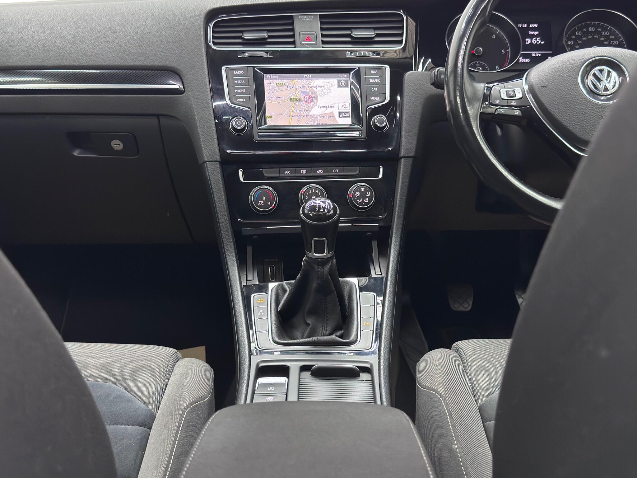 Volkswagen Golf view 27