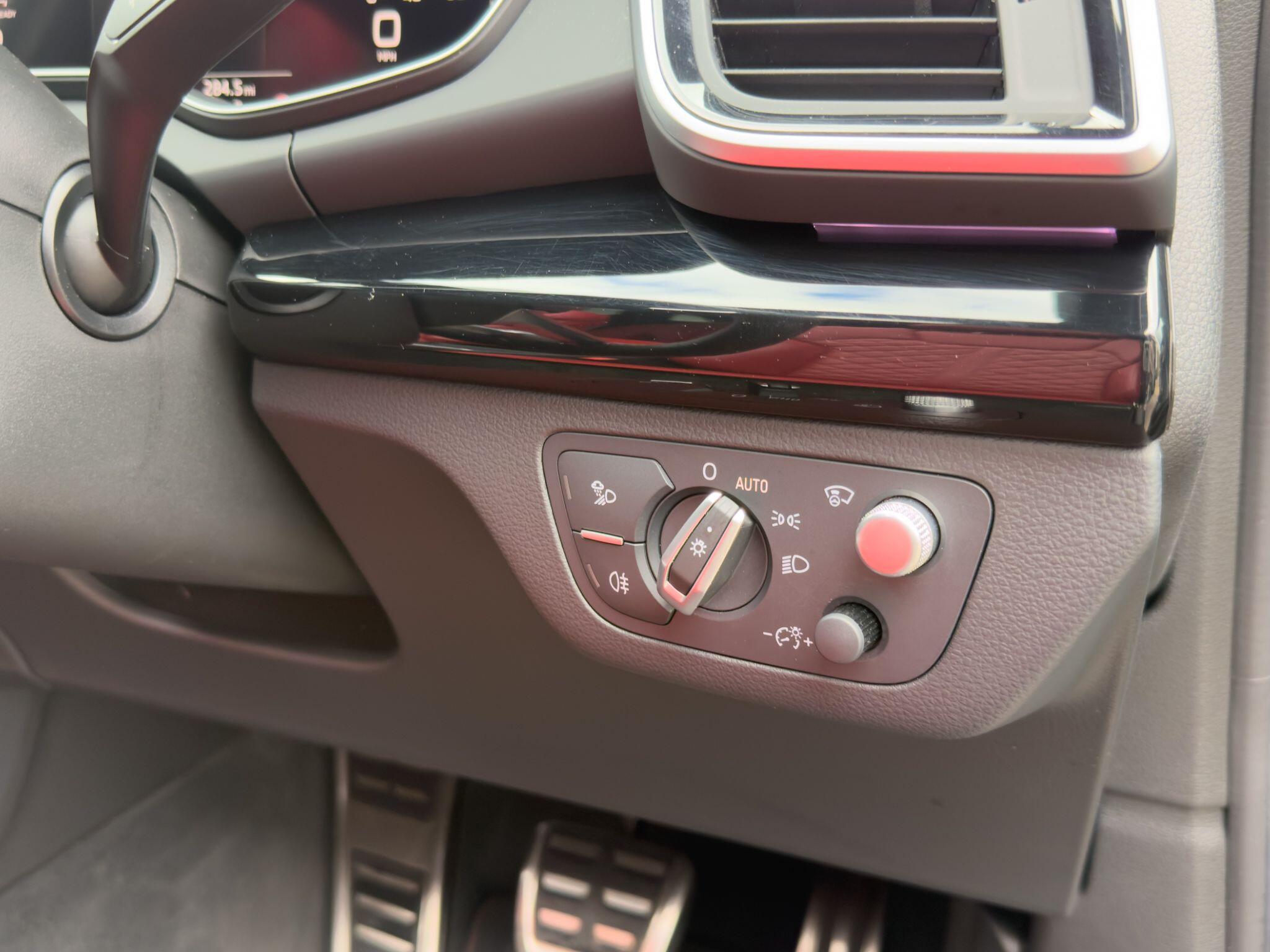 Audi Audi SQ5 view 32