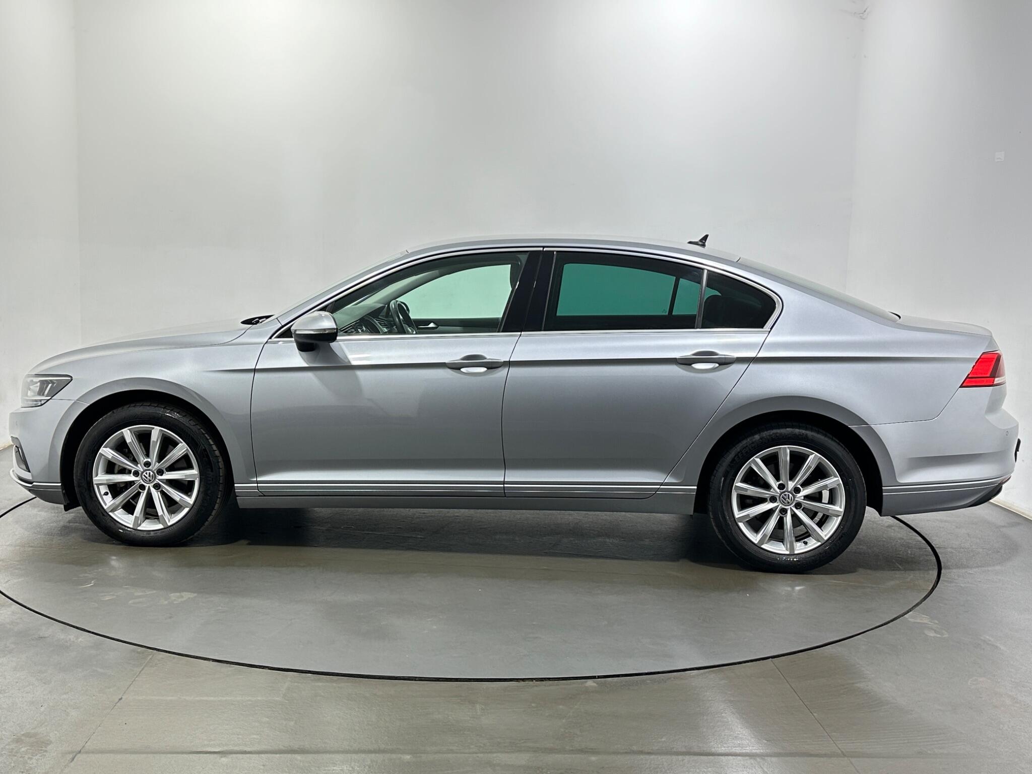 Volkswagen Passat view 5