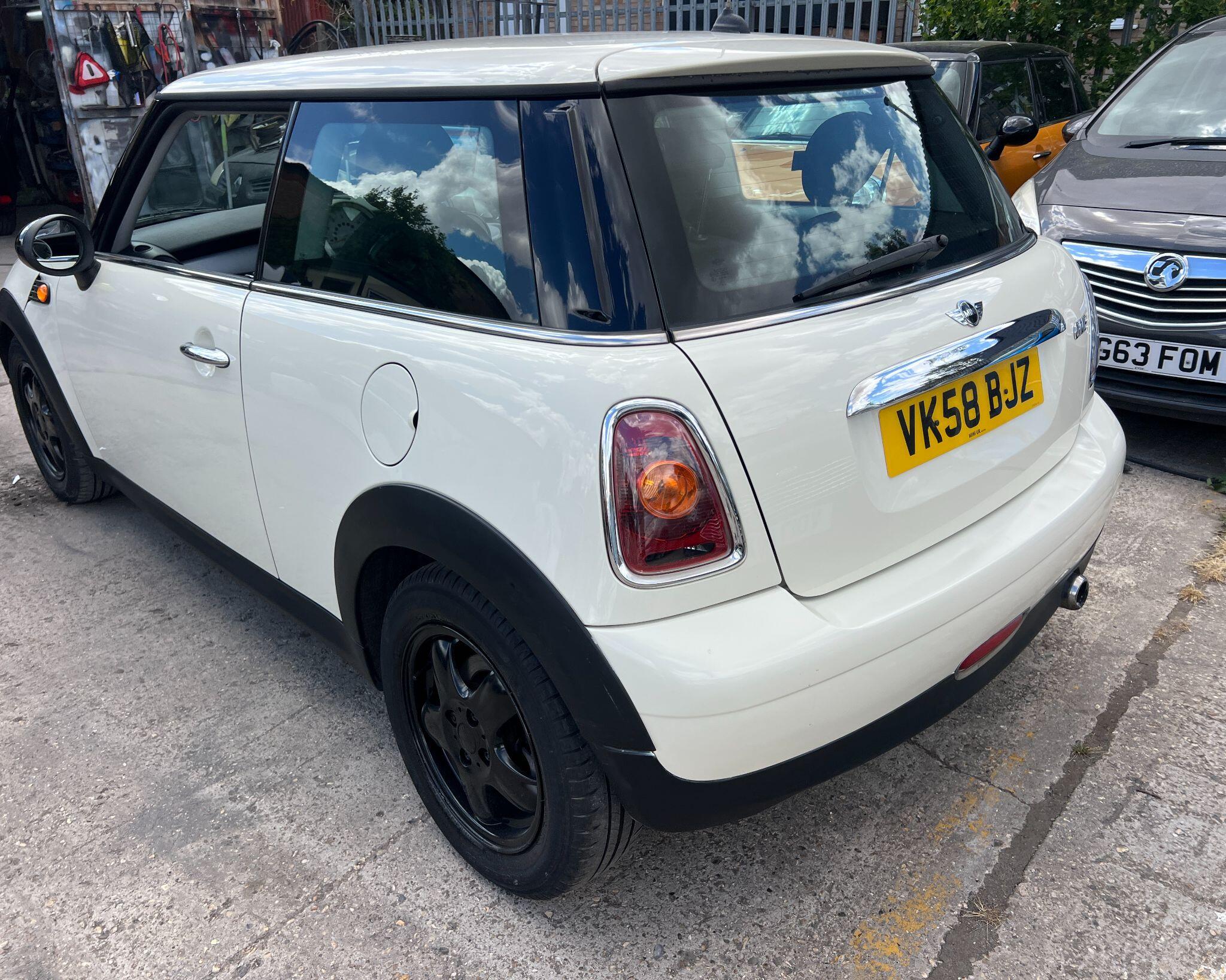 Mini Hatch view 26