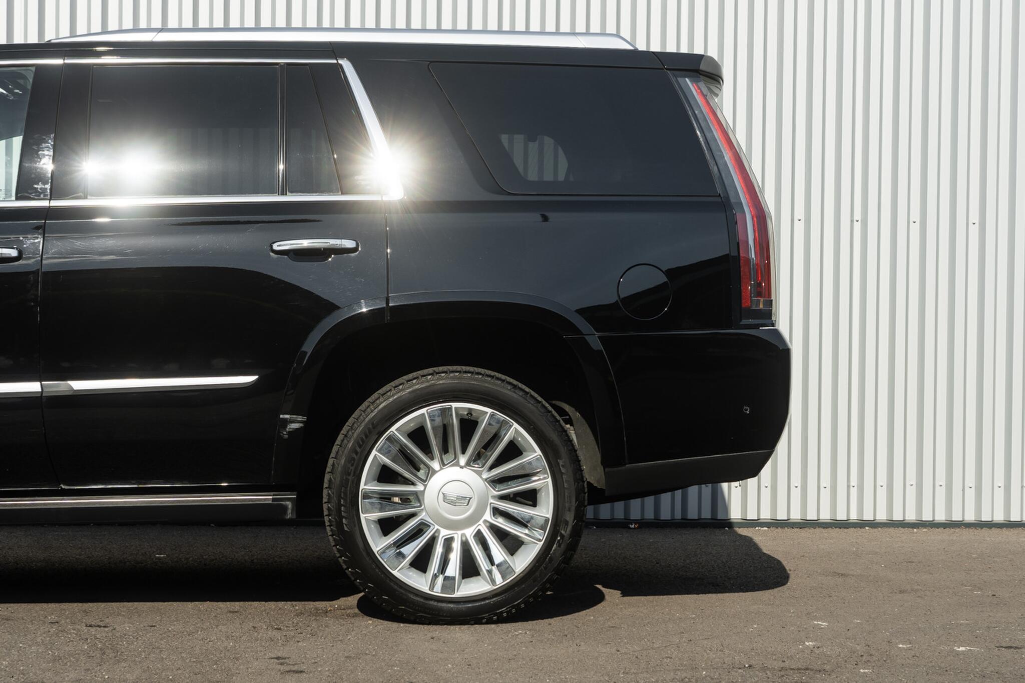 Cadillac Escalade view 8