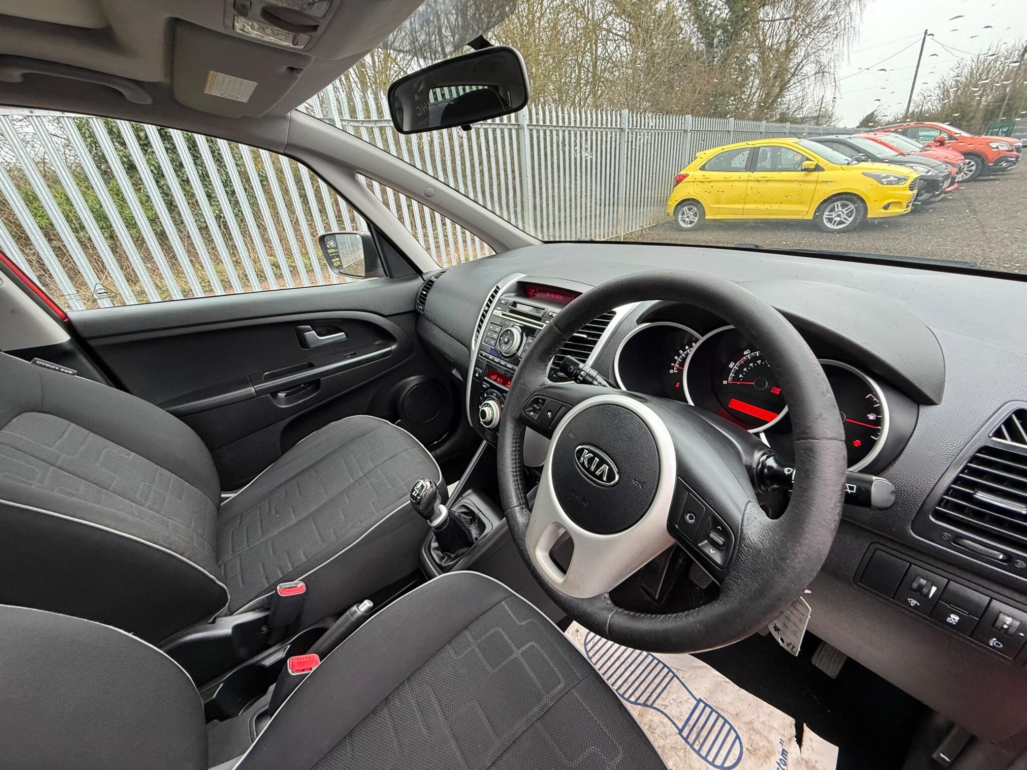 2010 Kia Venga image 12