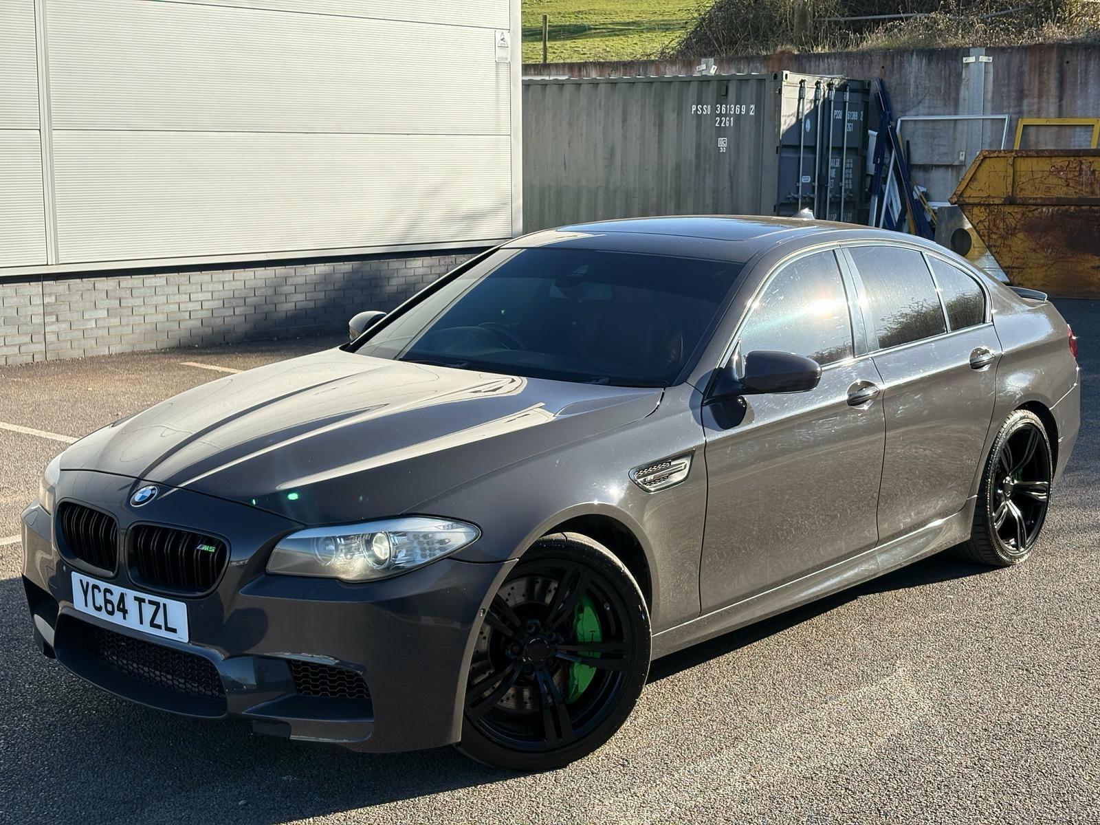 BMW M5 view 3